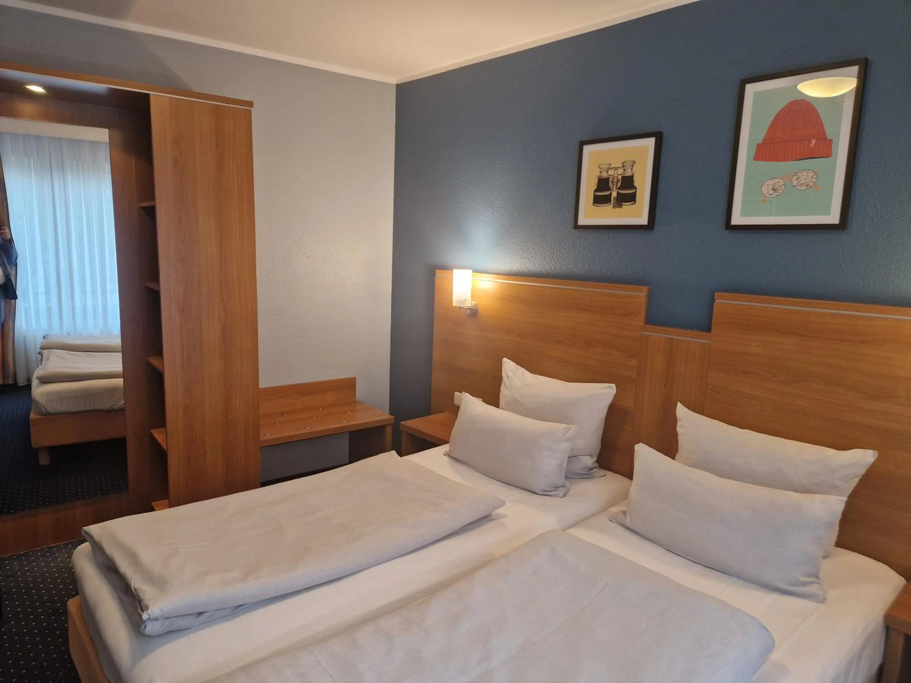 Photo of the whole room, Bed in Garner Hotel Bochum by IHG