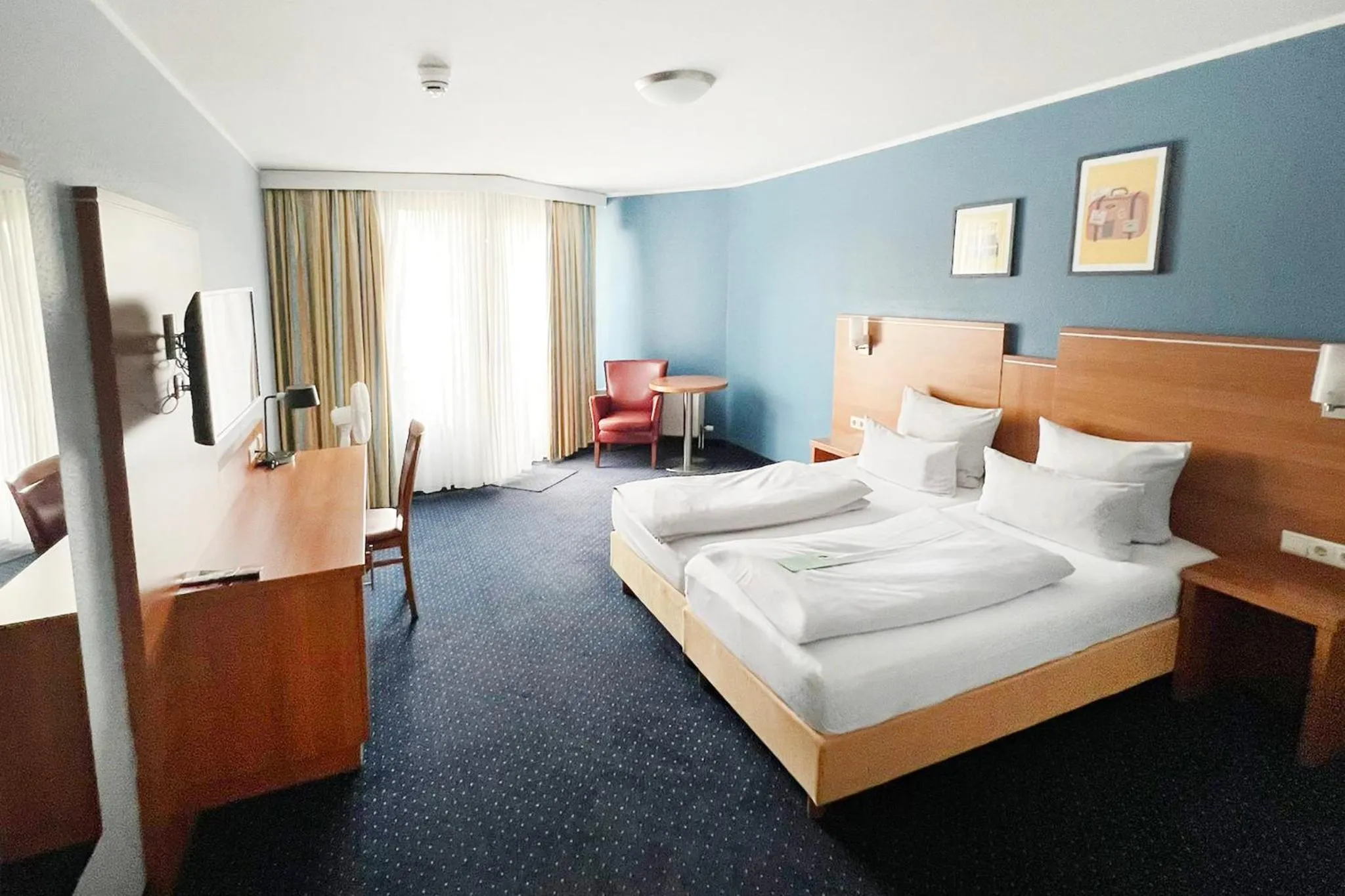 Photo of the whole room, Bed in Garner Hotel Bochum by IHG