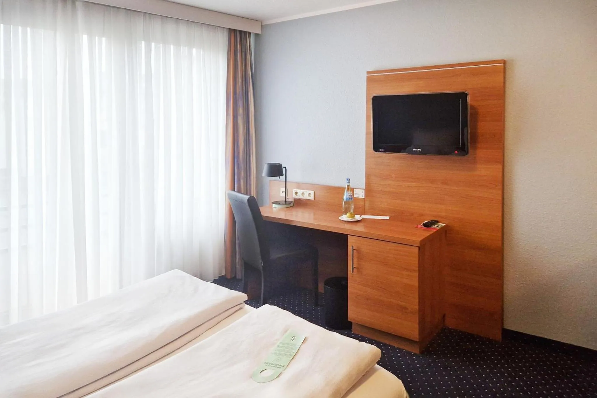 Photo of the whole room, Bed in Garner Hotel Bochum by IHG