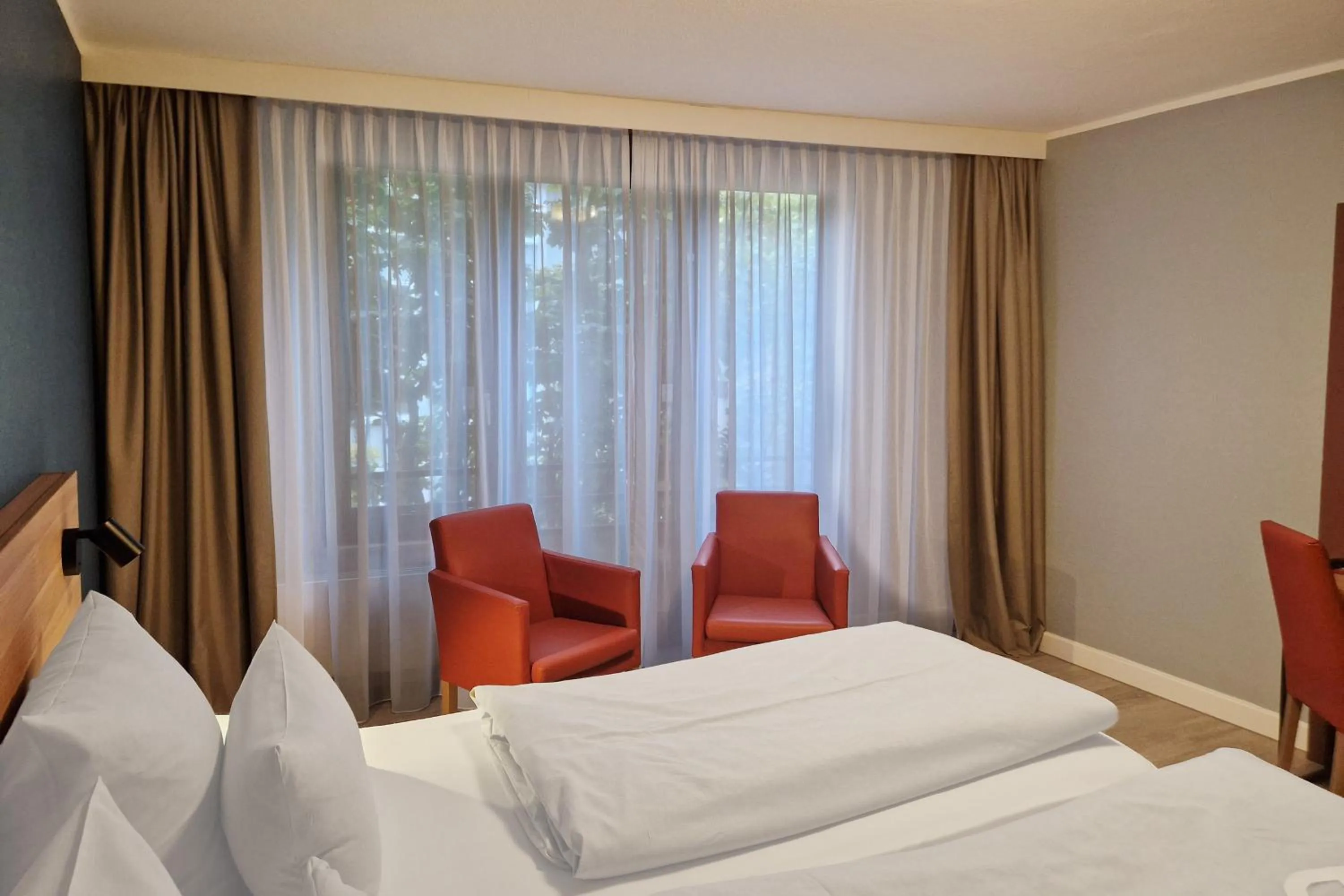 Photo of the whole room, Bed in Garner Hotel Bochum by IHG