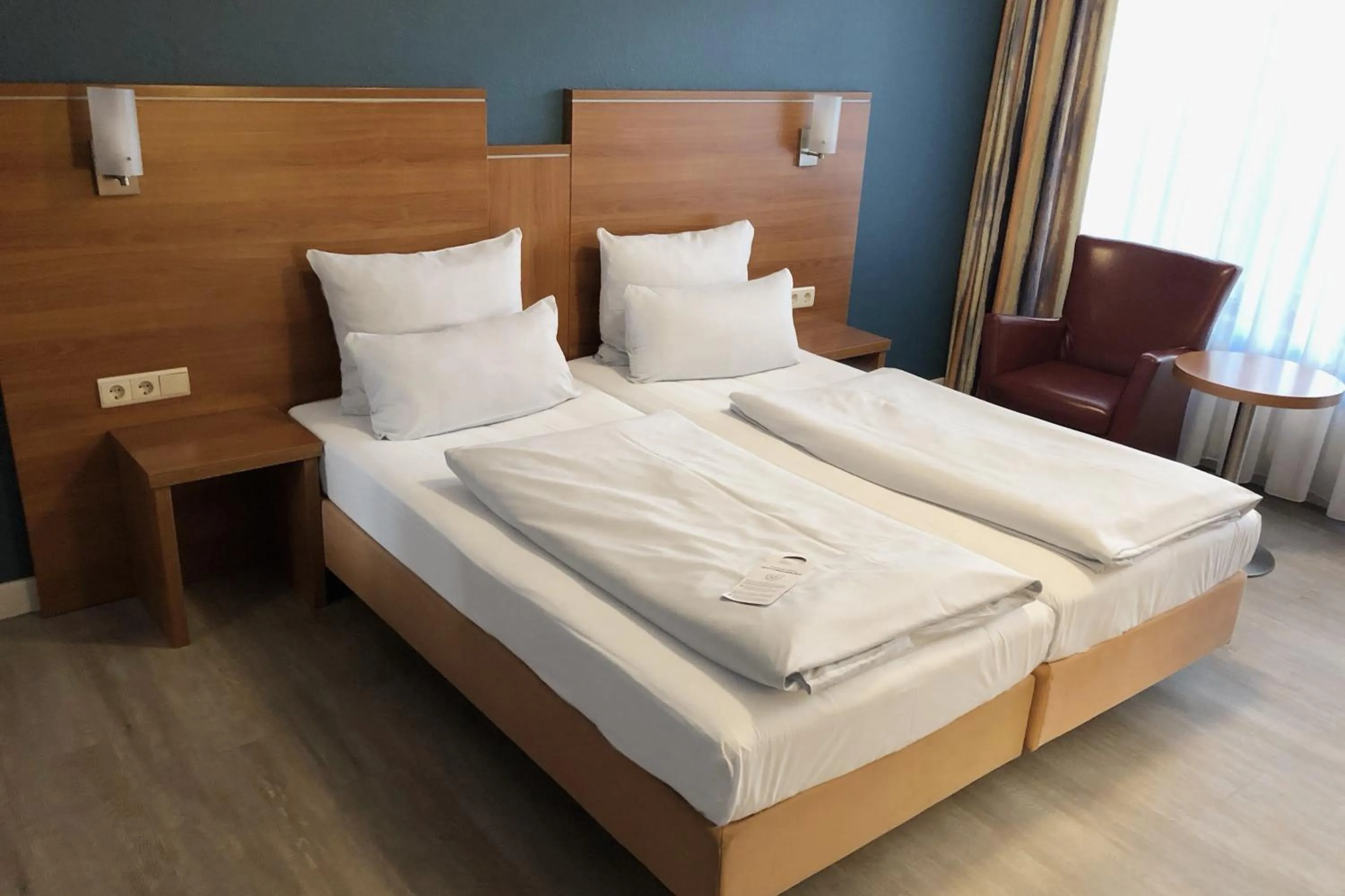 Photo of the whole room, Bed in Garner Hotel Bochum by IHG