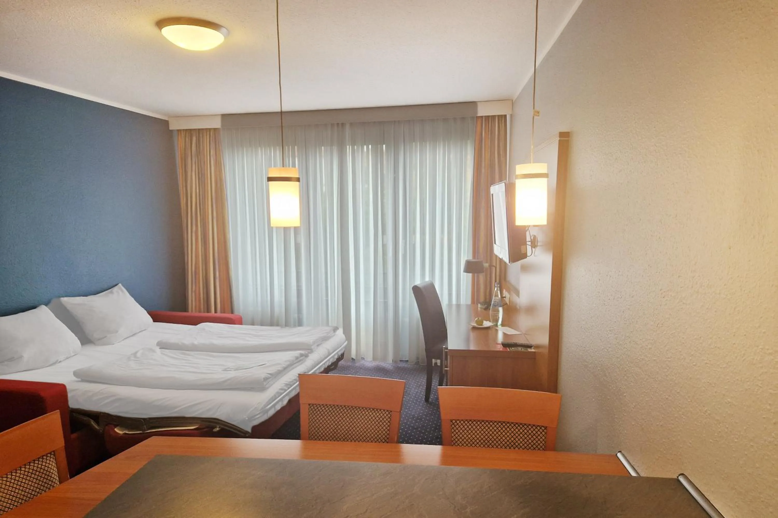 Photo of the whole room, Bed in Garner Hotel Bochum by IHG