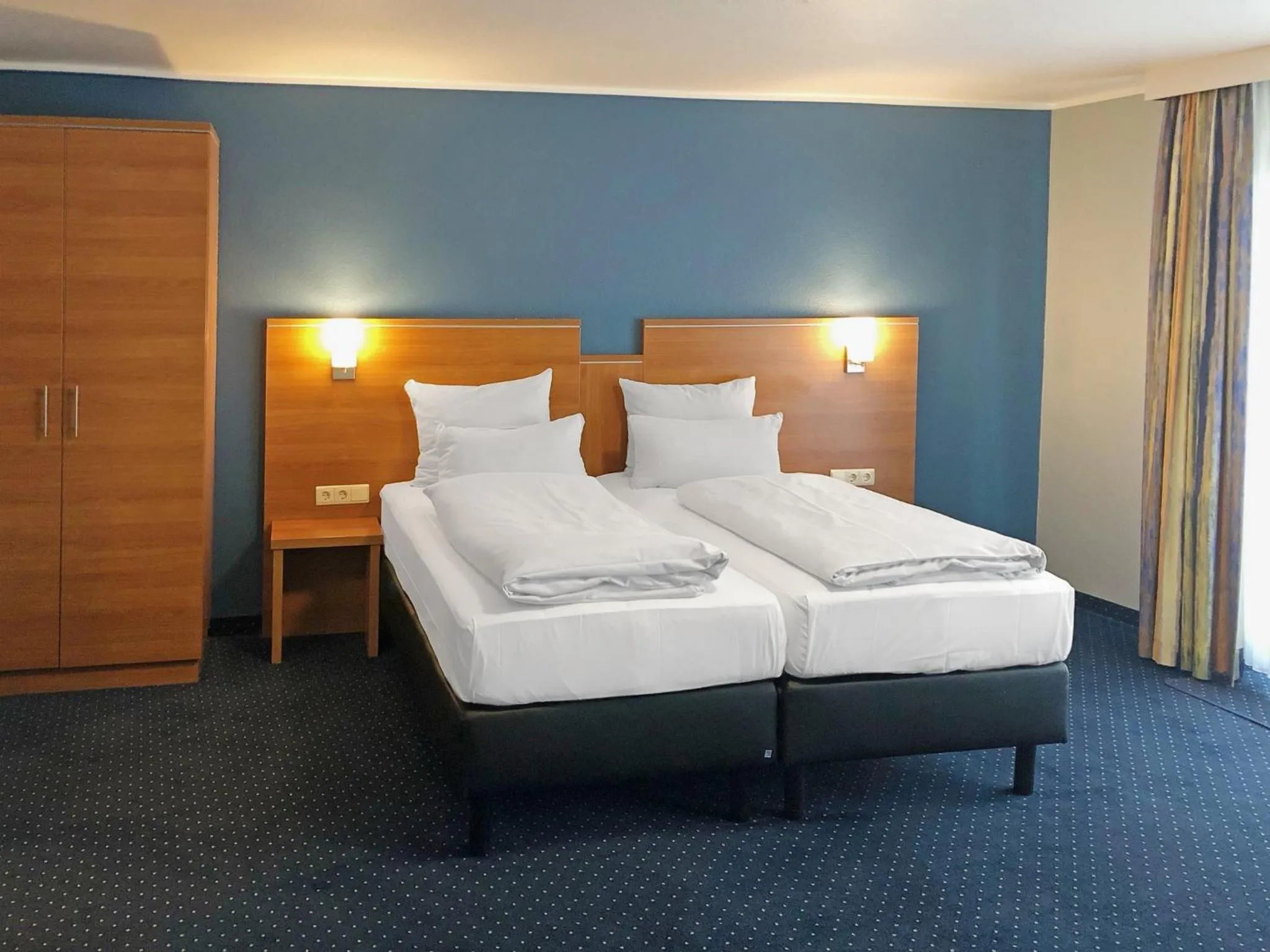Photo of the whole room, Bed in Garner Hotel Bochum by IHG