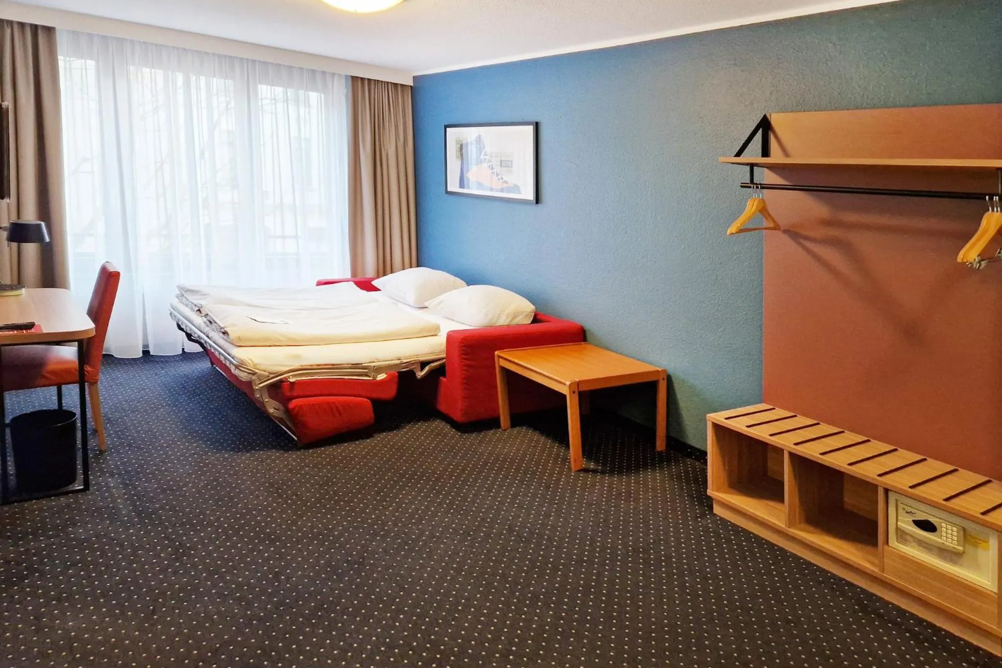 Photo of the whole room, Bed in Garner Hotel Bochum by IHG