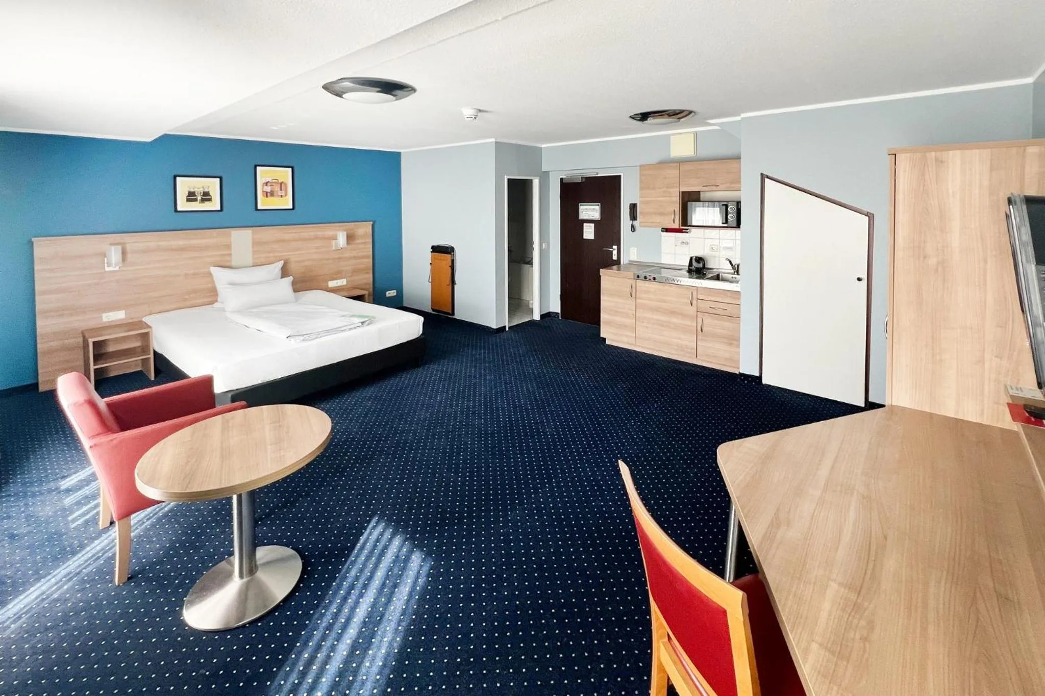 Photo of the whole room, Bed in Garner Hotel Bochum by IHG