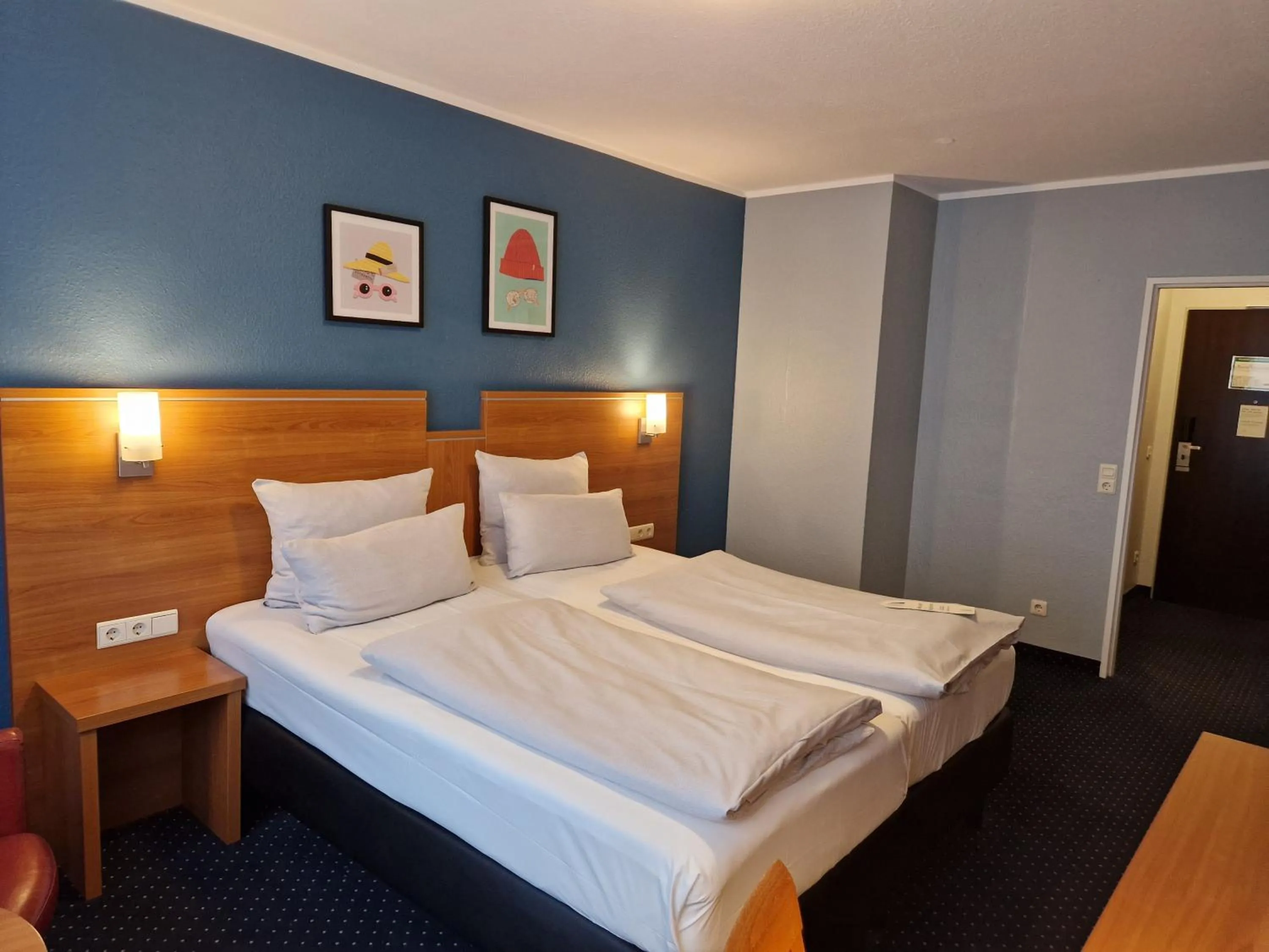 Photo of the whole room, Bed in Garner Hotel Bochum by IHG
