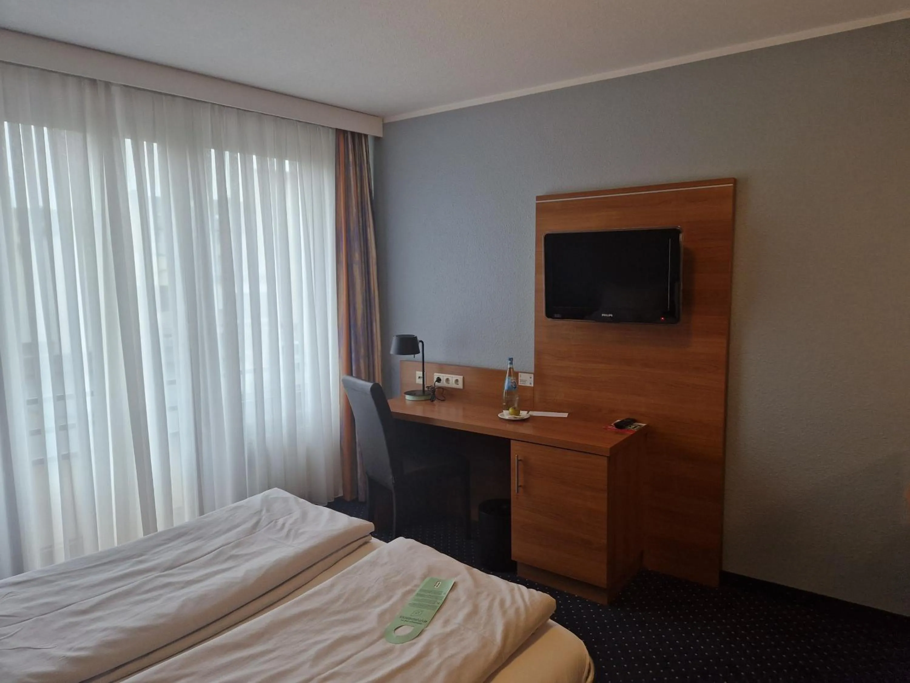 Photo of the whole room, Bed in Garner Hotel Bochum by IHG