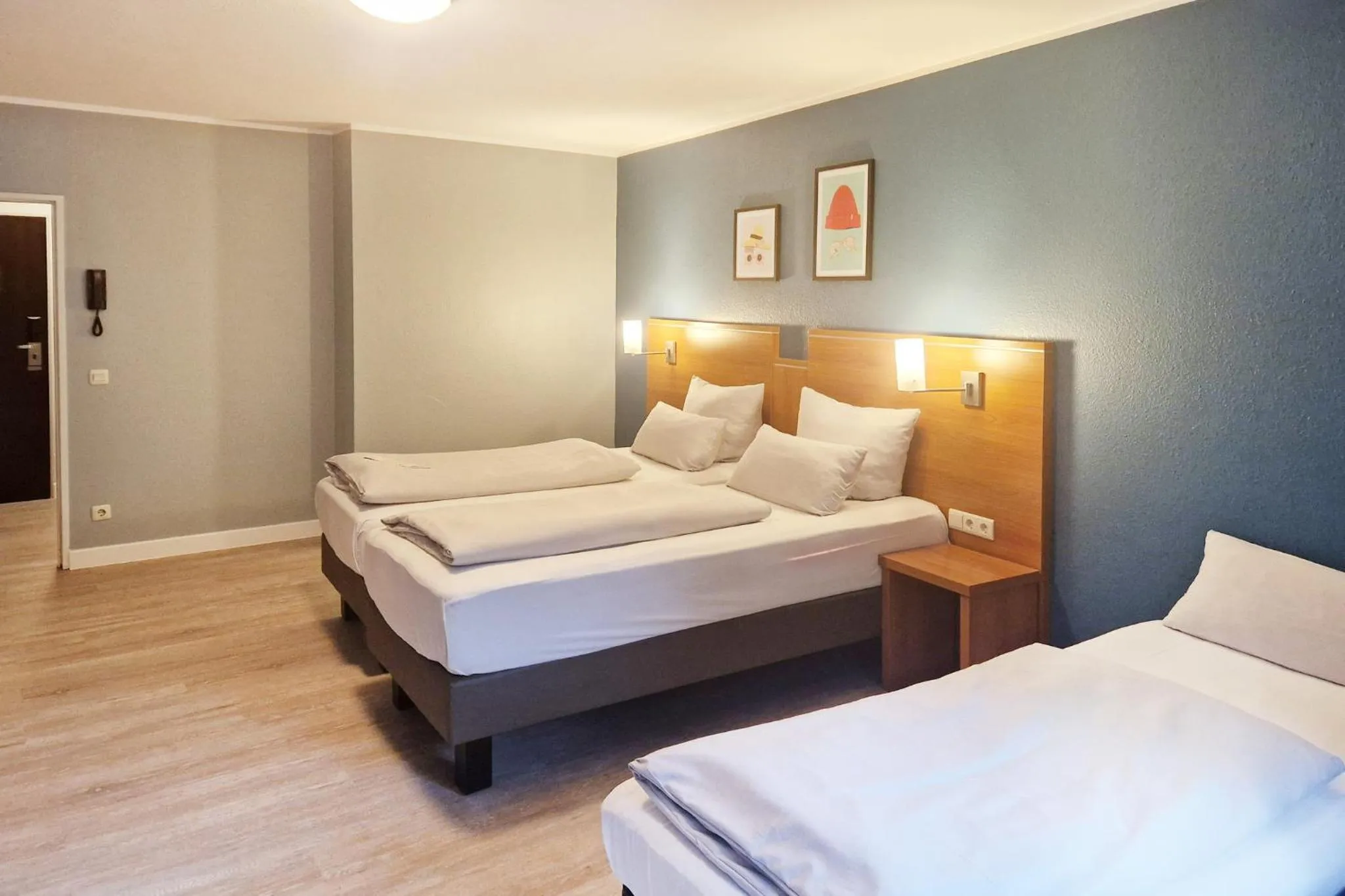 Photo of the whole room, Bed in Garner Hotel Bochum by IHG