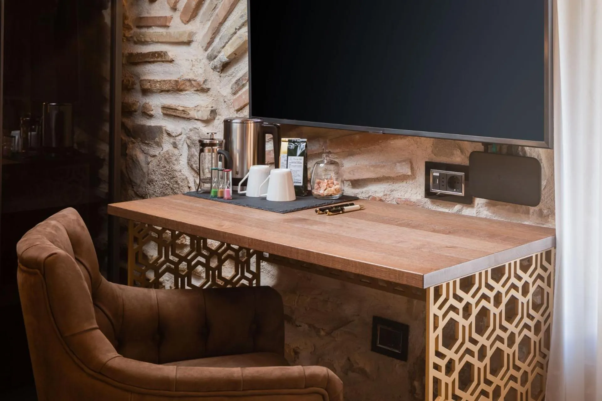 TV and multimedia in Luxury Rooms MA de Dominis