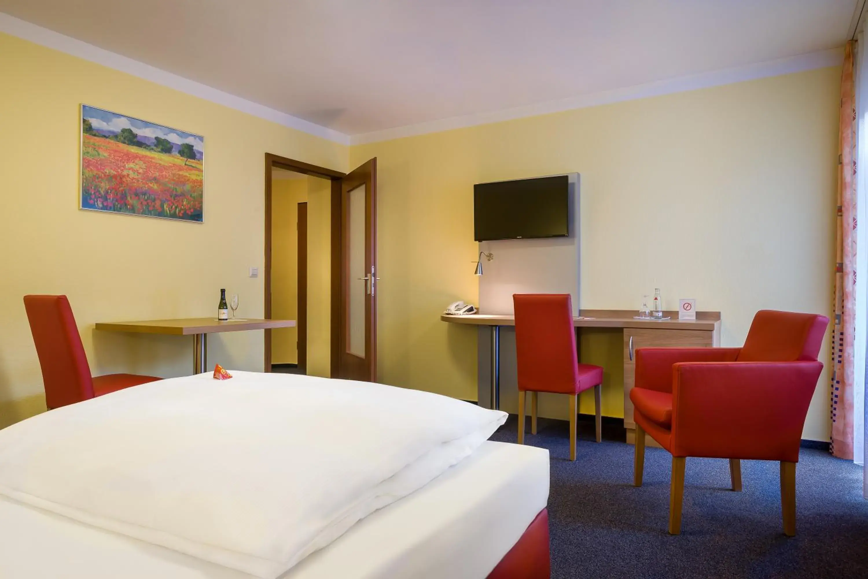 Bedroom, Bed in acora Karlsruhe Zentrum Living the City Bedroom, Bed in acora Karlsruhe Zentrum Living the City