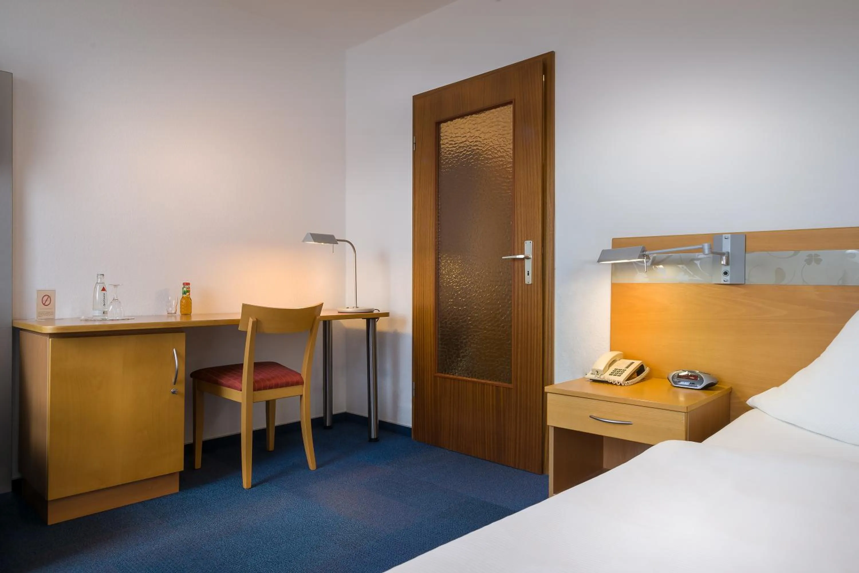 Bedroom, Bed in acora Karlsruhe Zentrum Living the City