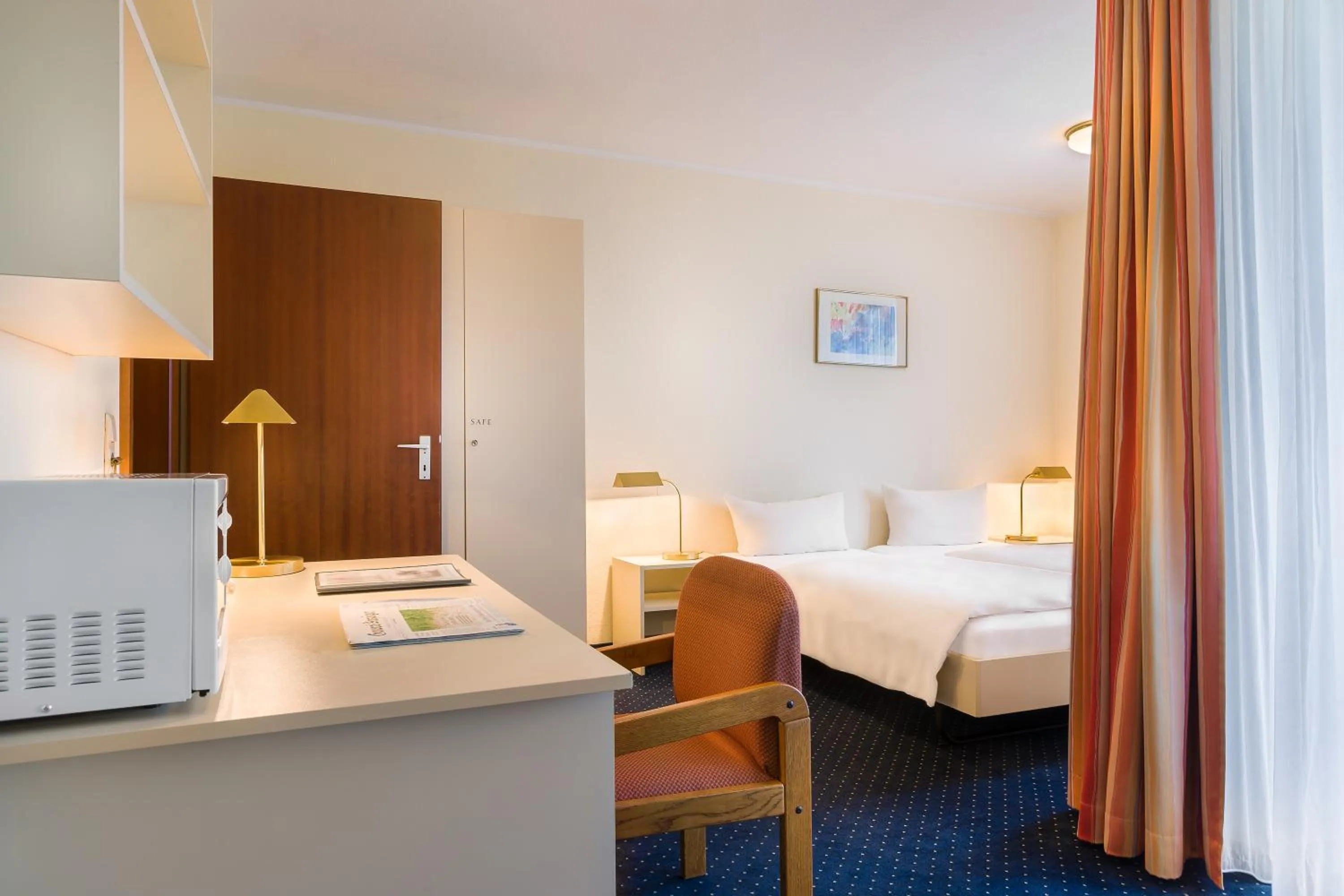 Photo of the whole room, Bed in acora Bonn Living the City