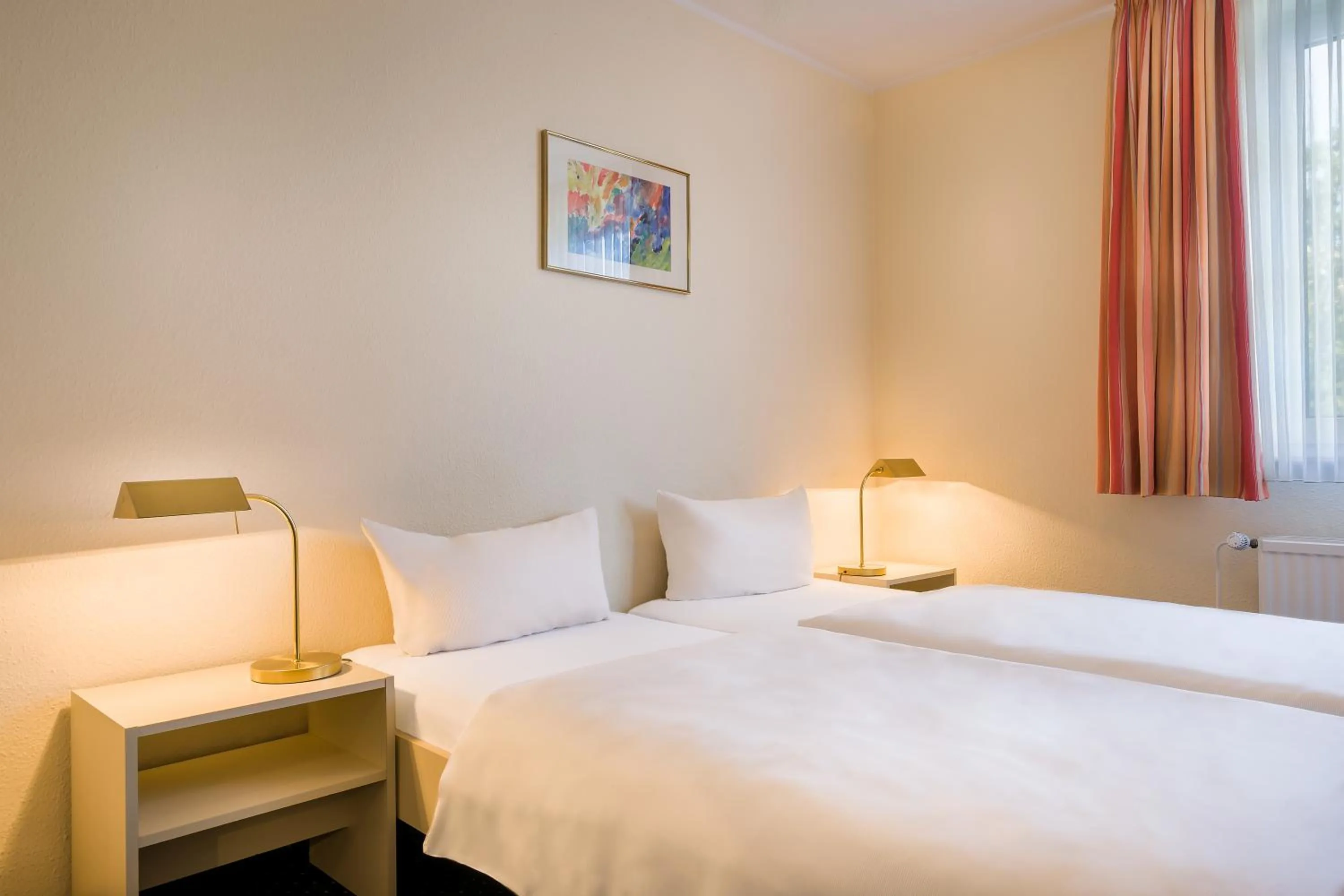 Photo of the whole room, Bed in acora Bonn Living the City