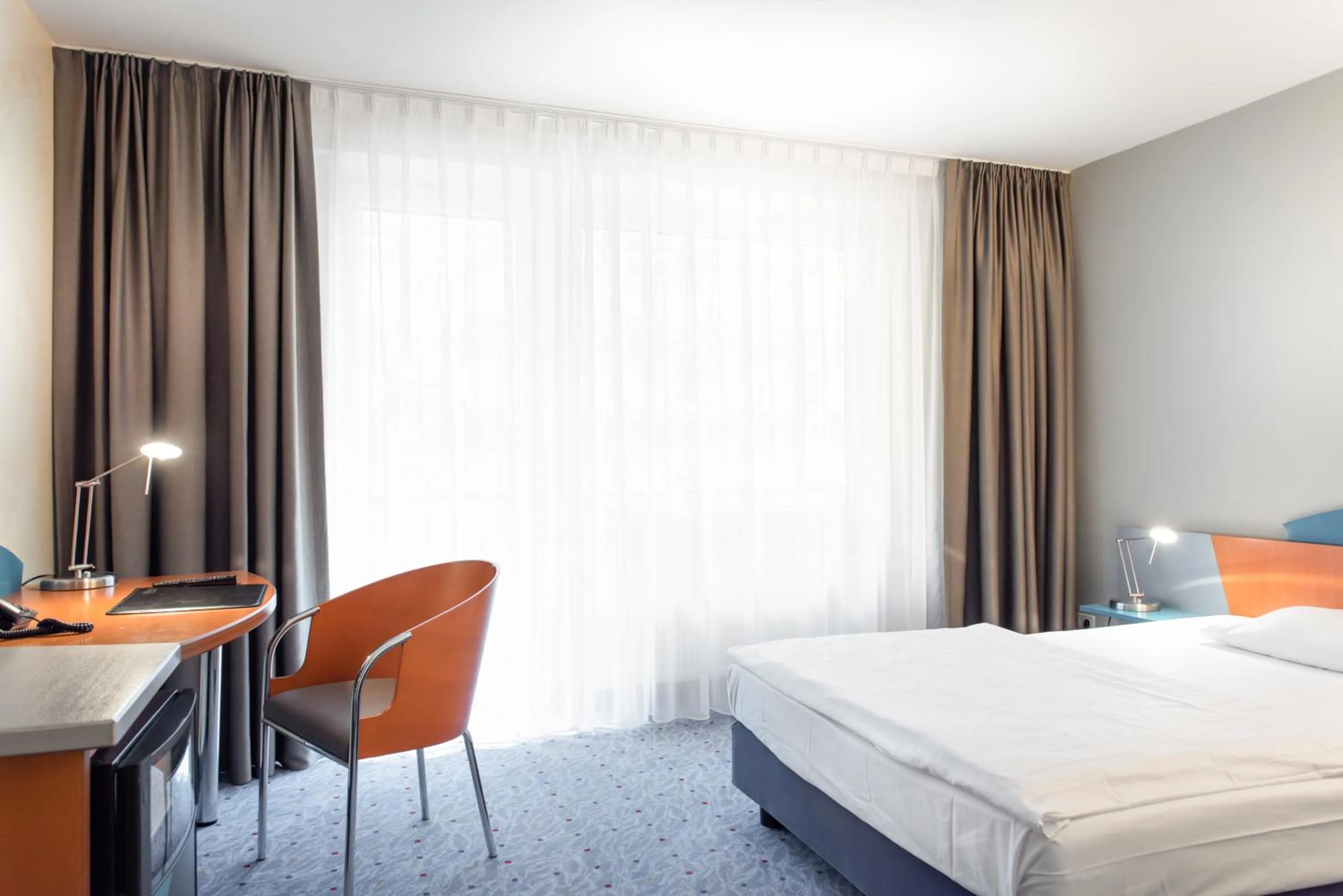 Bedroom, Bed in Hotel Königshof am Funkturm