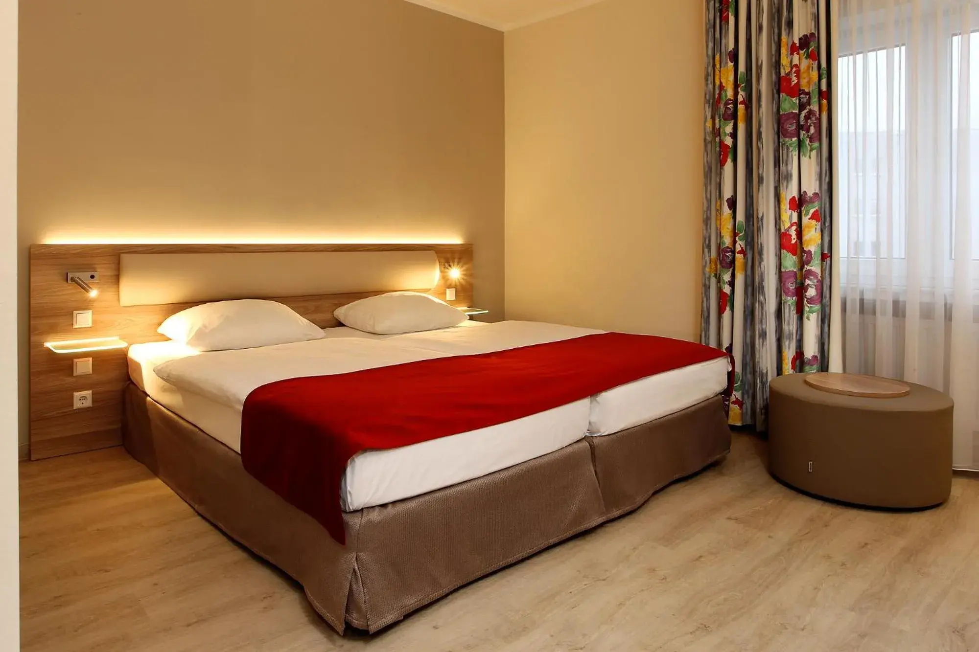Photo of the whole room, Bed in Hotel Königshof am Funkturm Photo of the whole room, Bed in Hotel Königshof am Funkturm