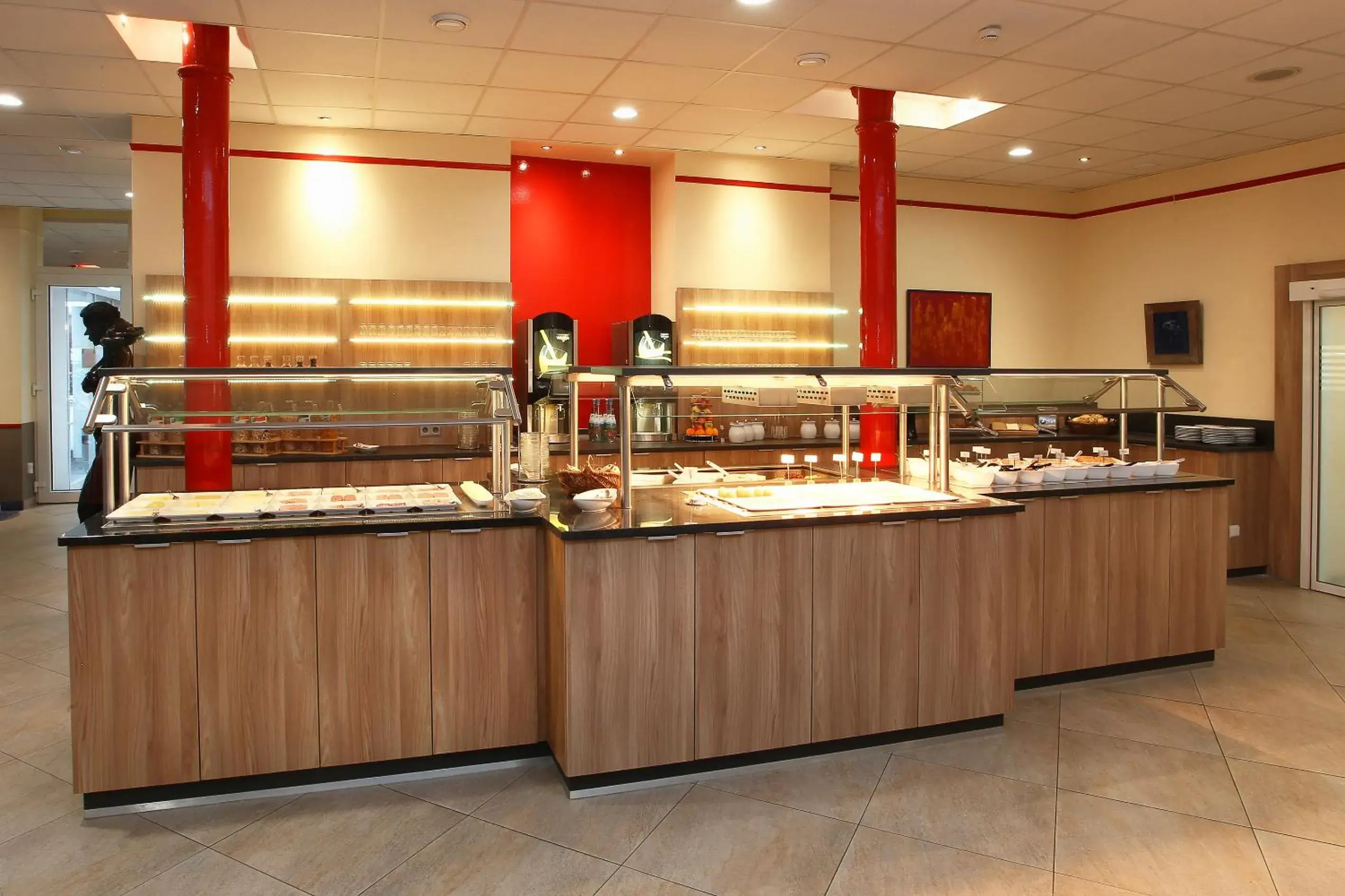 Buffet breakfast in Hotel Königshof am Funkturm Buffet breakfast in Hotel Königshof am Funkturm