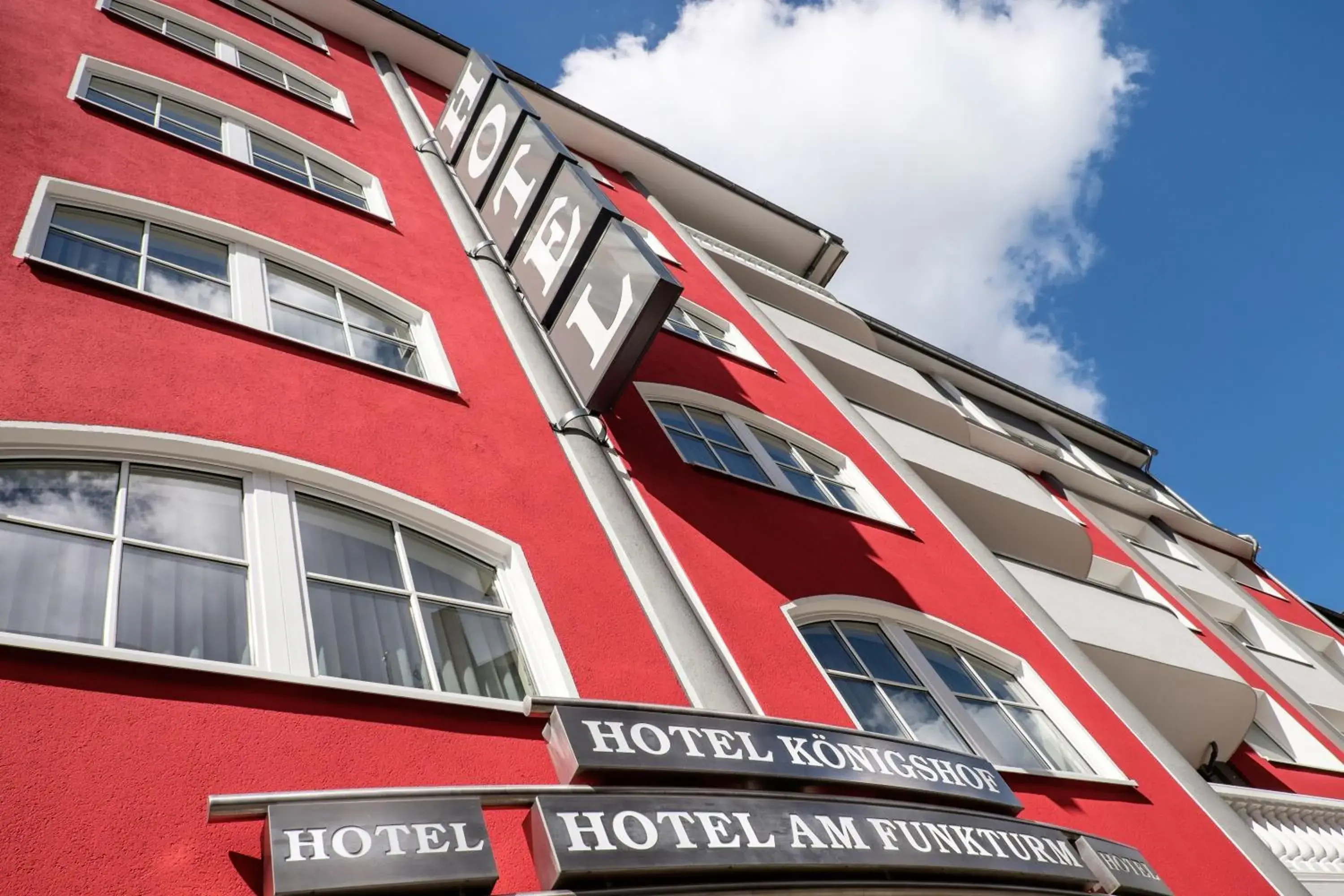 Facade/entrance in Hotel Königshof am Funkturm Facade/entrance in Hotel Königshof am Funkturm