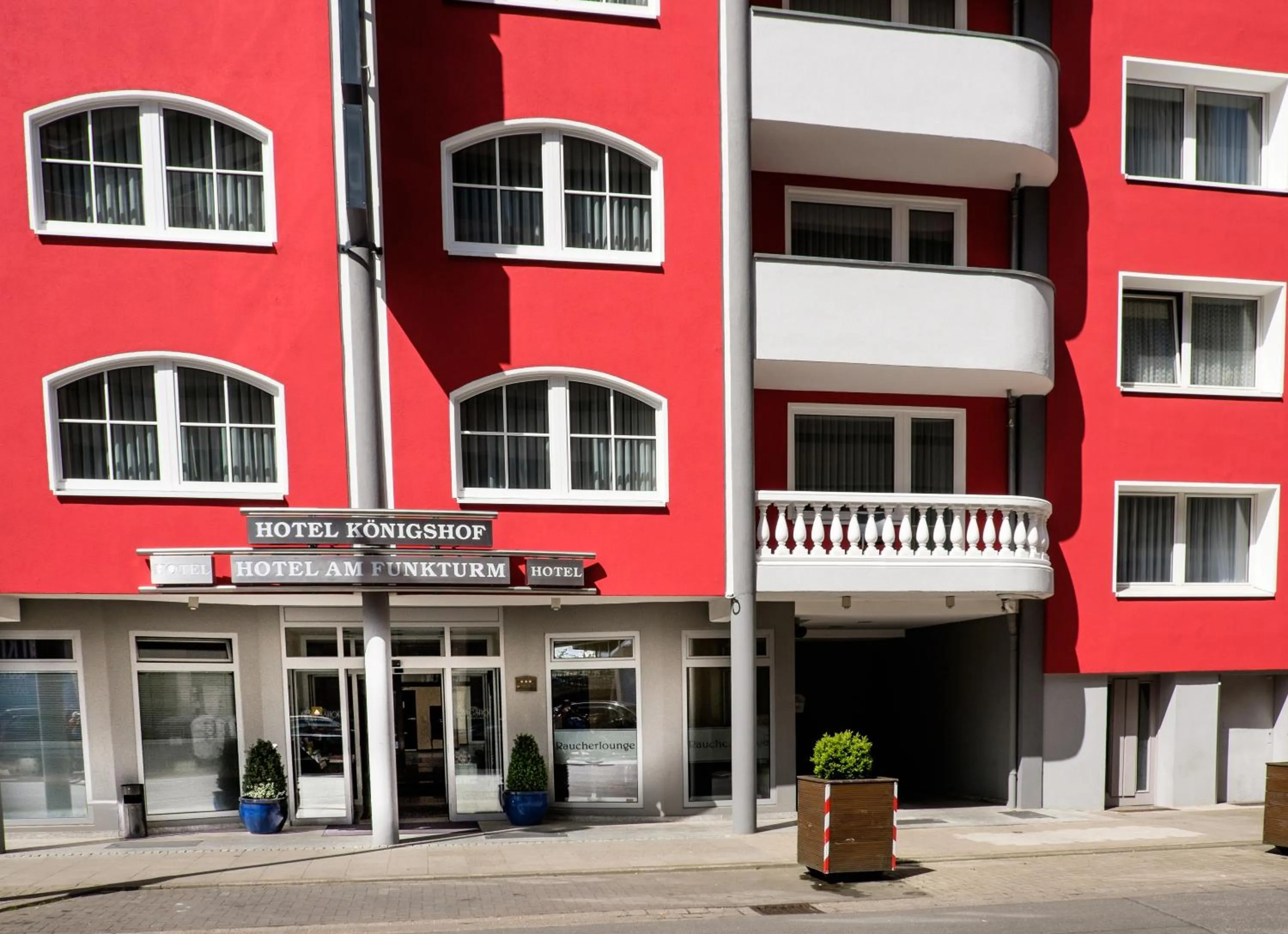 Facade/entrance in Hotel Königshof am Funkturm