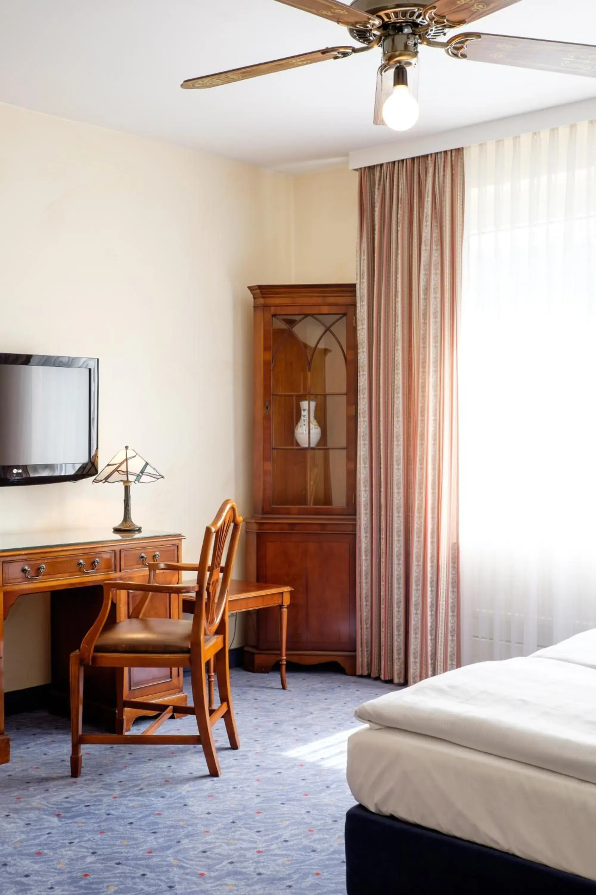 Photo of the whole room, Bed in Hotel Königshof am Funkturm Photo of the whole room, Bed in Hotel Königshof am Funkturm