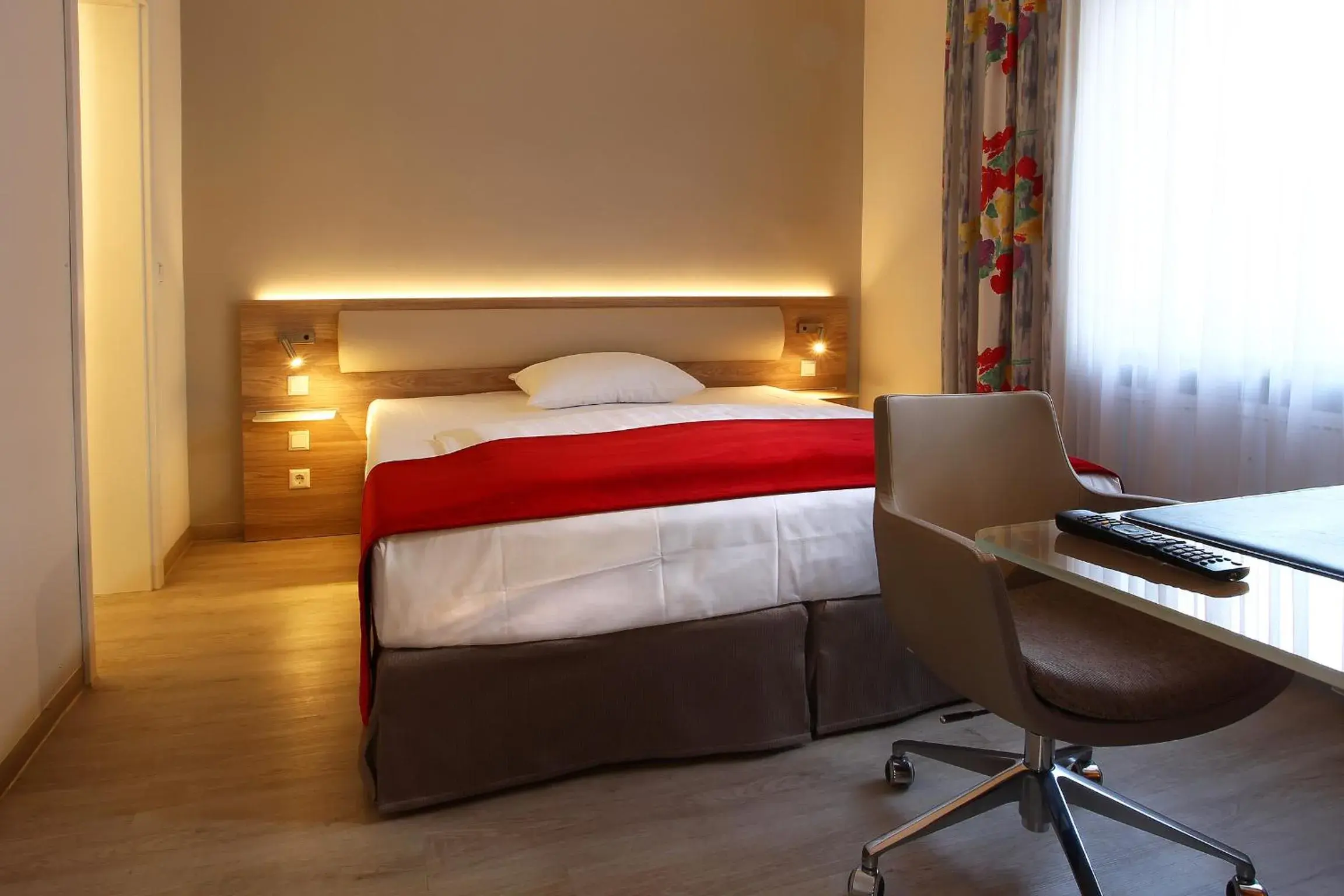 Photo of the whole room, Bed in Hotel Königshof am Funkturm Photo of the whole room, Bed in Hotel Königshof am Funkturm