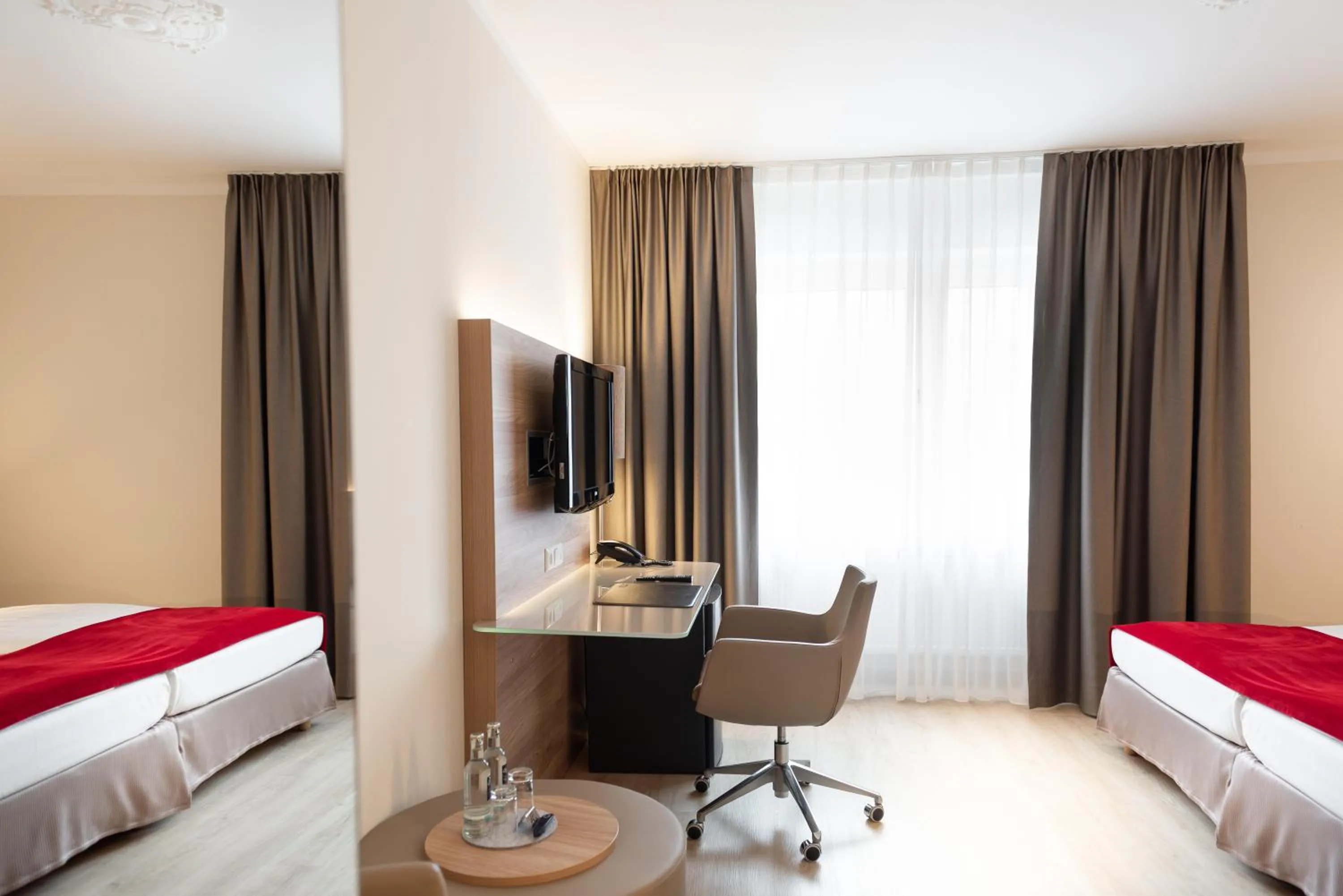 Decorative detail, Bed in Hotel Königshof am Funkturm