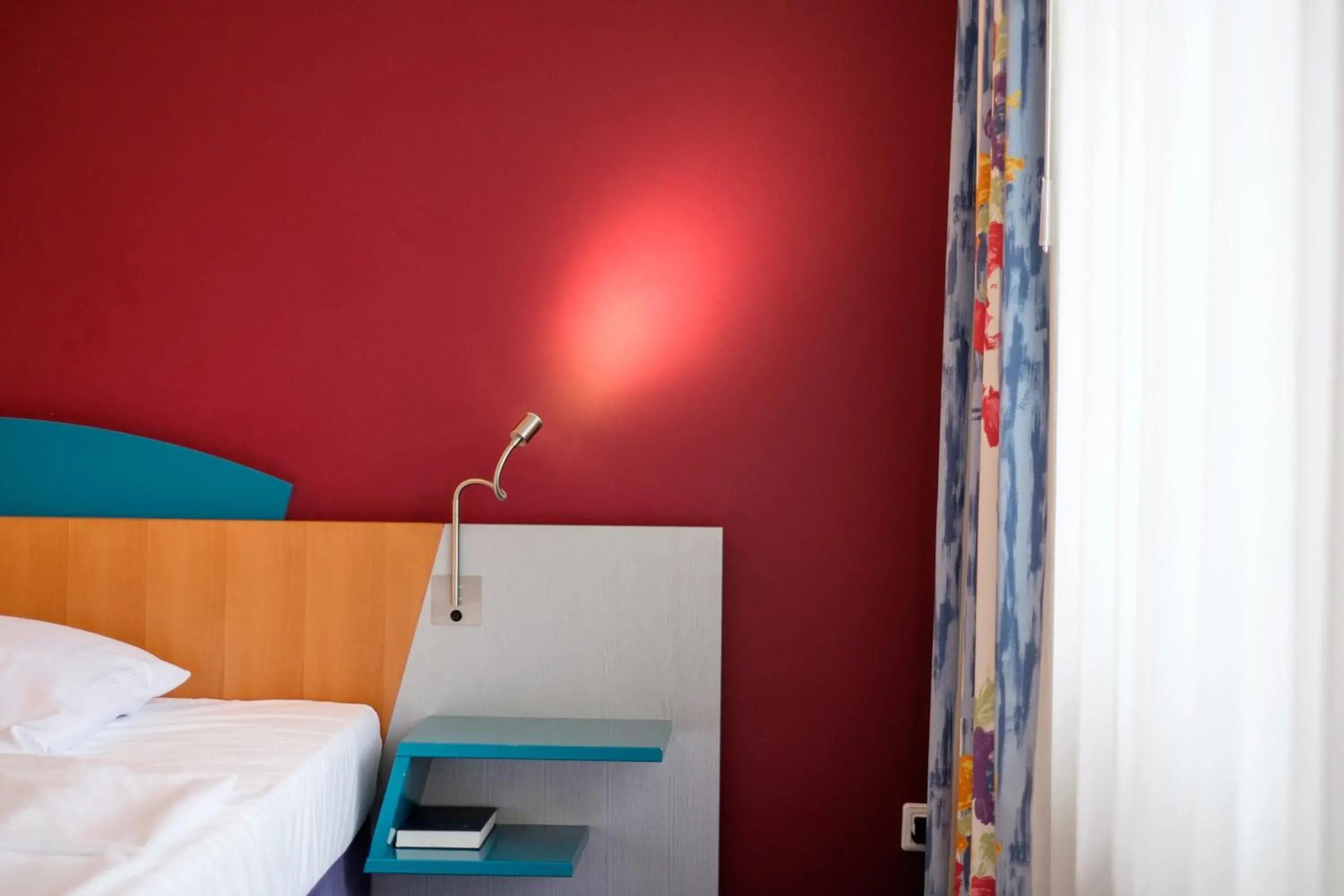 Decorative detail, Bed in Hotel Königshof am Funkturm Decorative detail, Bed in Hotel Königshof am Funkturm