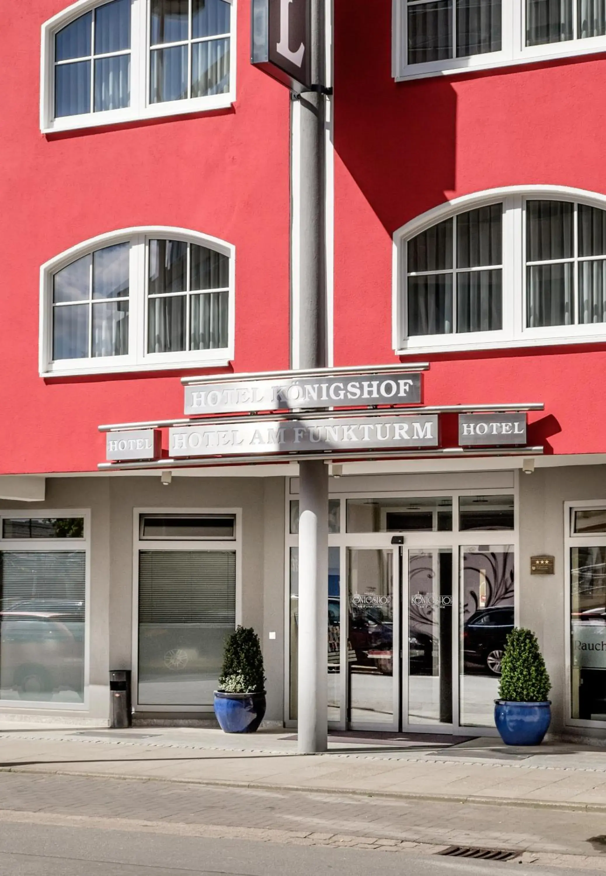 Facade/entrance in Hotel Königshof am Funkturm Facade/entrance in Hotel Königshof am Funkturm