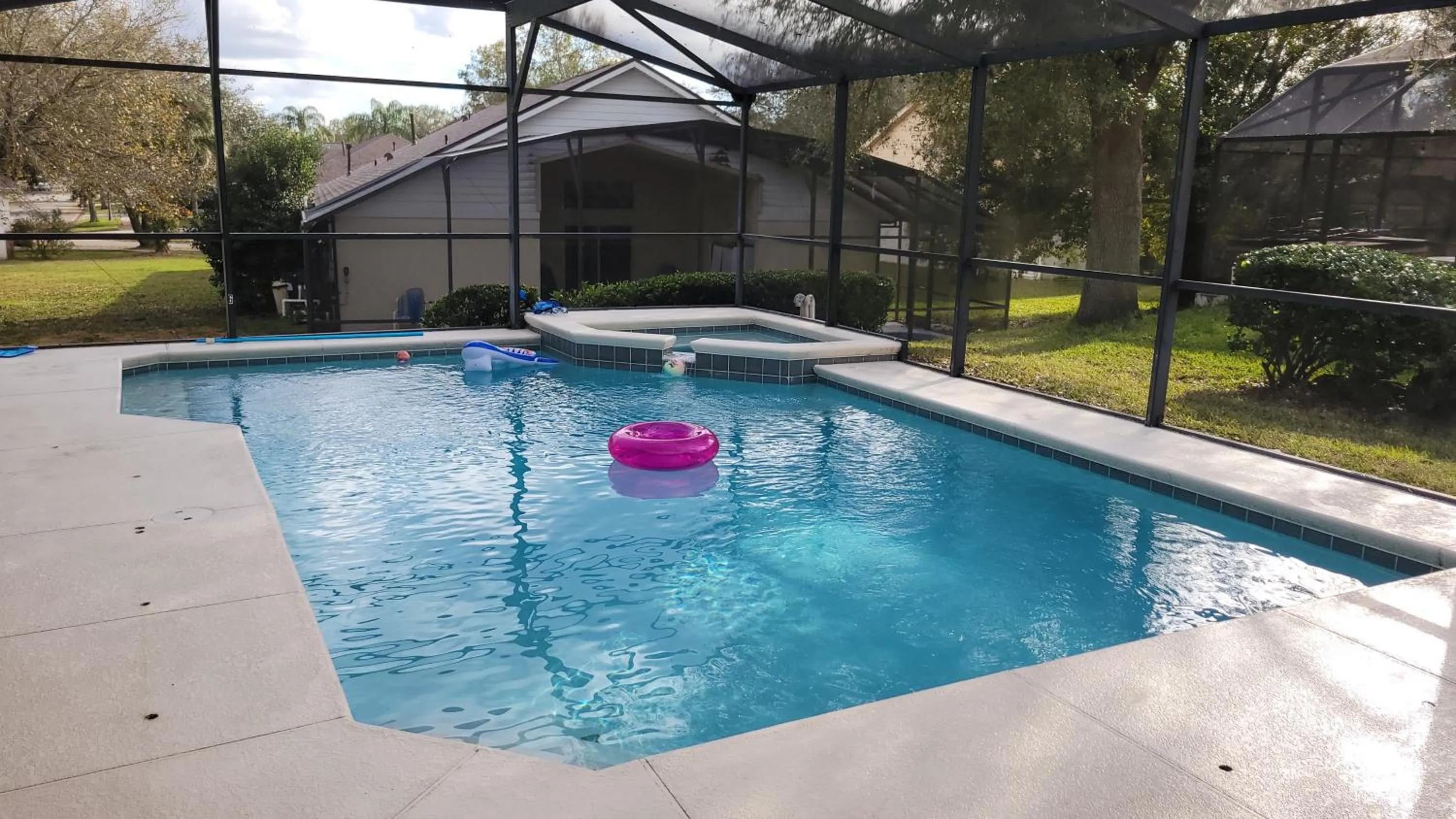 Hot Tub in Family Vacation Home With Pool and Spa Near Disney and Universal