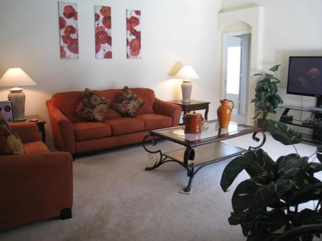 Living room in Family Vacation Home With Pool and Spa Near Disney and Universal