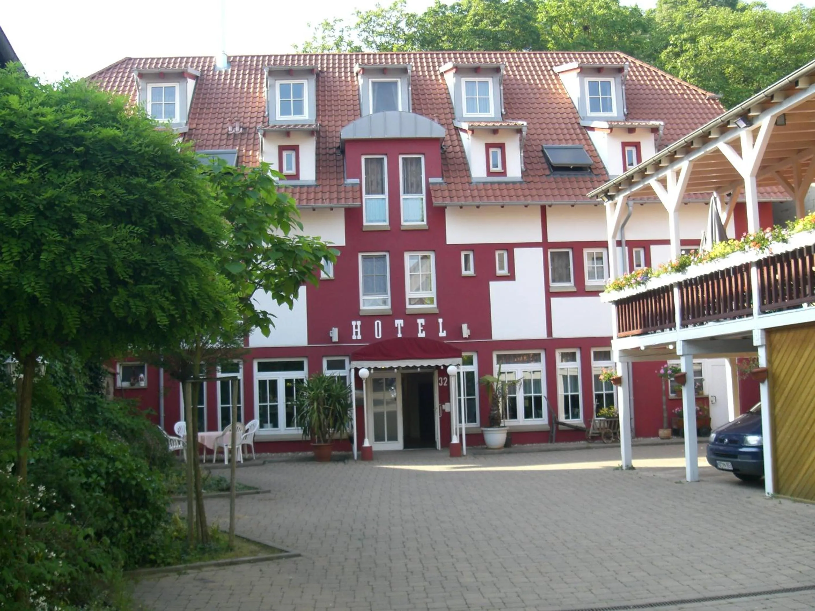 Property building in Cross-Country-Hotel Hirsch