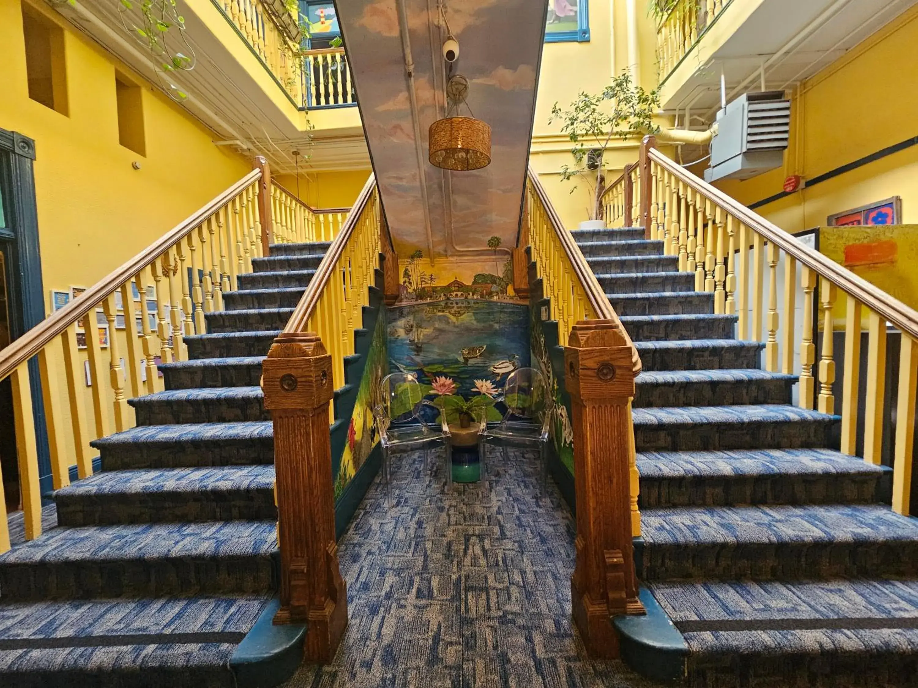 Facade/entrance in Gaslamp Hostel Facade/entrance in Gaslamp Hostel