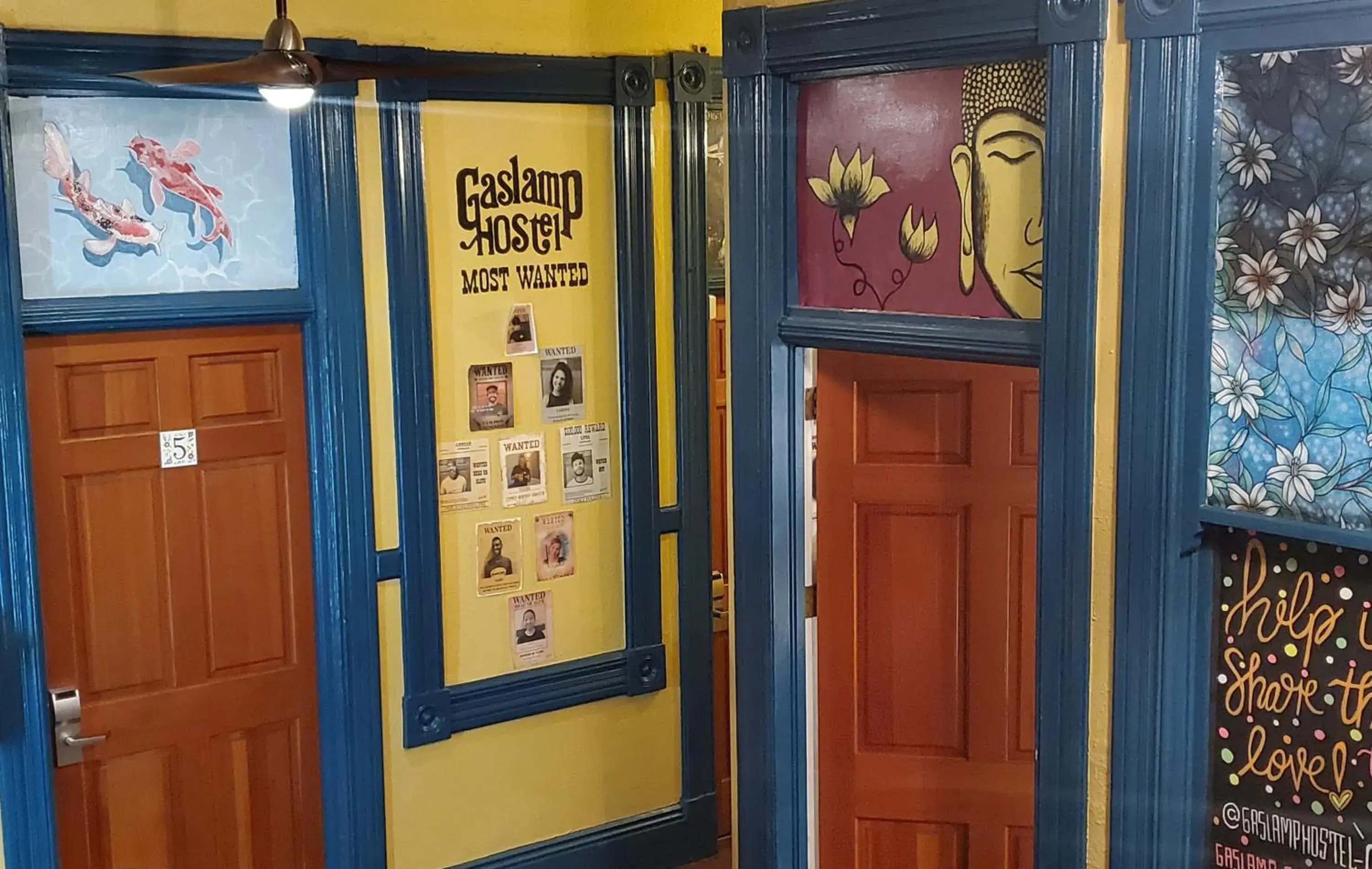 Property building in Gaslamp Hostel Property building in Gaslamp Hostel