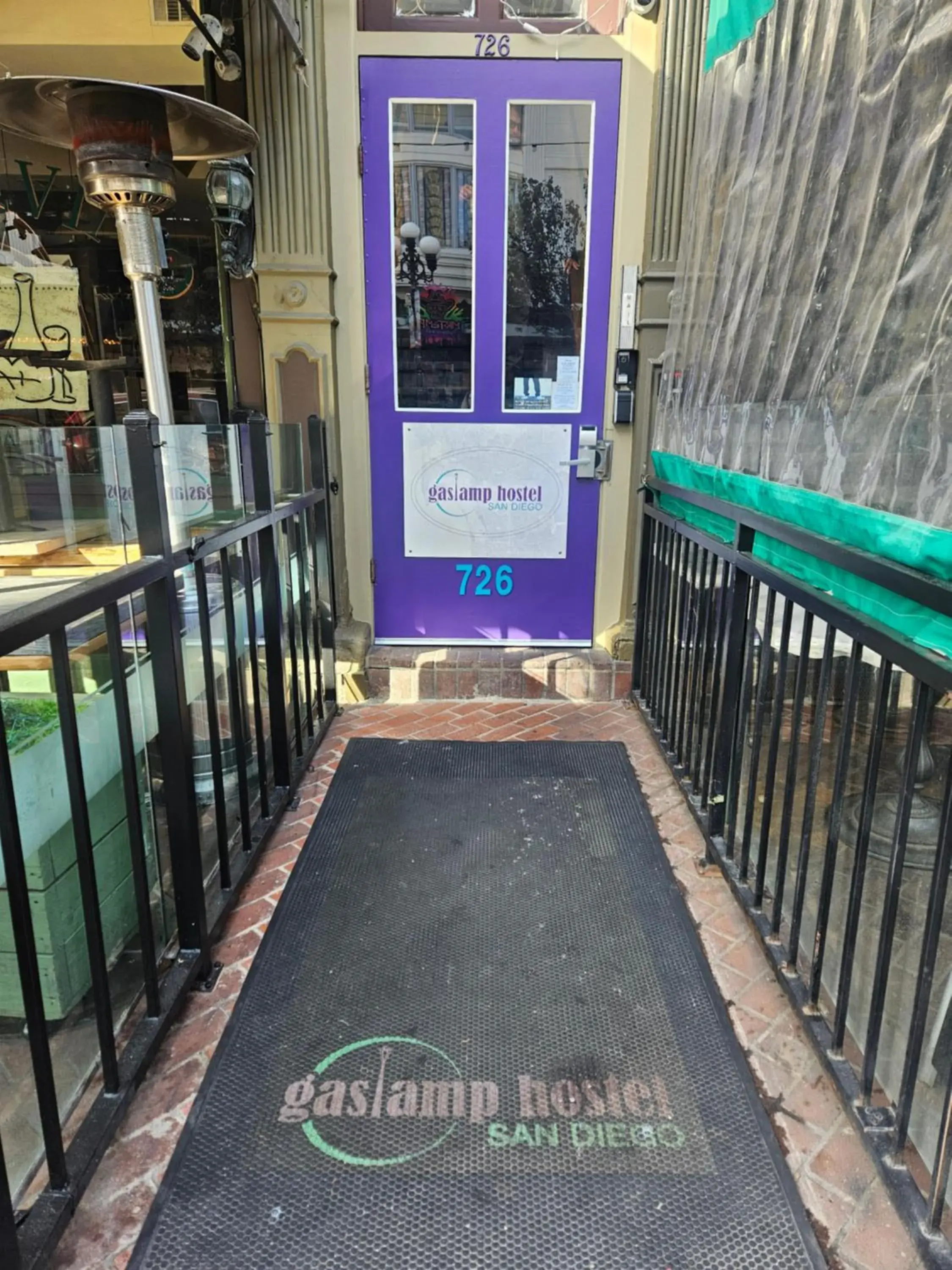 Facade/entrance in Gaslamp Hostel Facade/entrance in Gaslamp Hostel