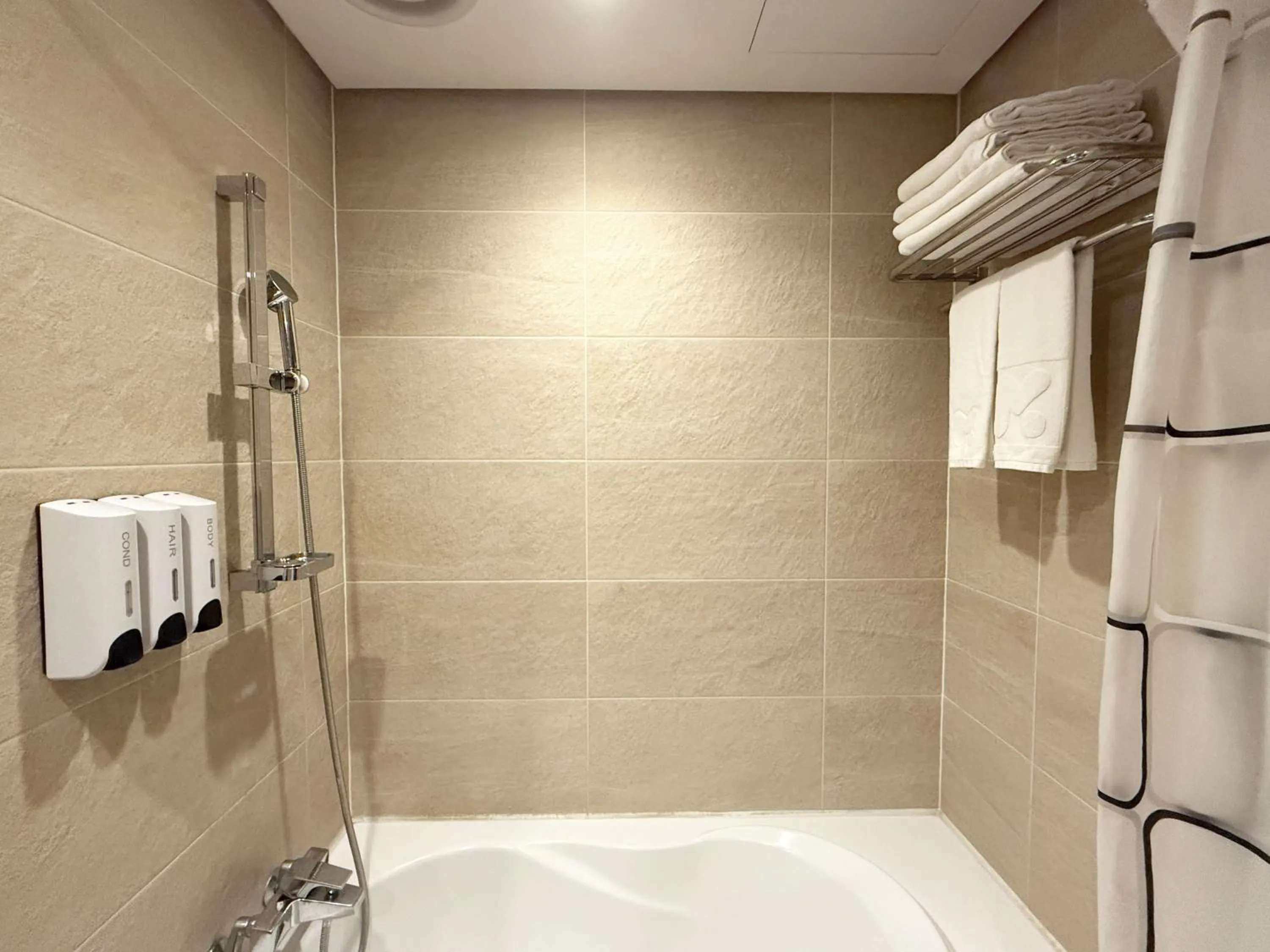 Shower in Mohenic Hotel Seoul Myeongdong