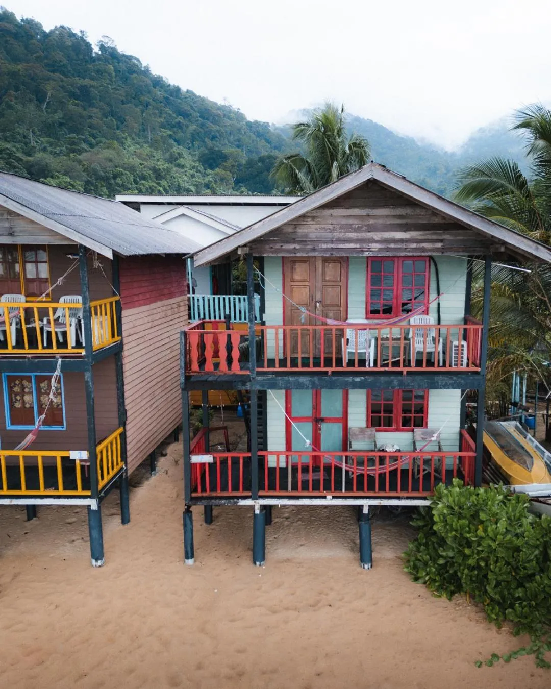 Beachfront Hut Upstairs Astra - Beach Shack Chalet