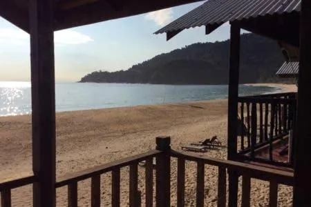 Beachfront Hut Upstairs Astra - Beach Shack Chalet
