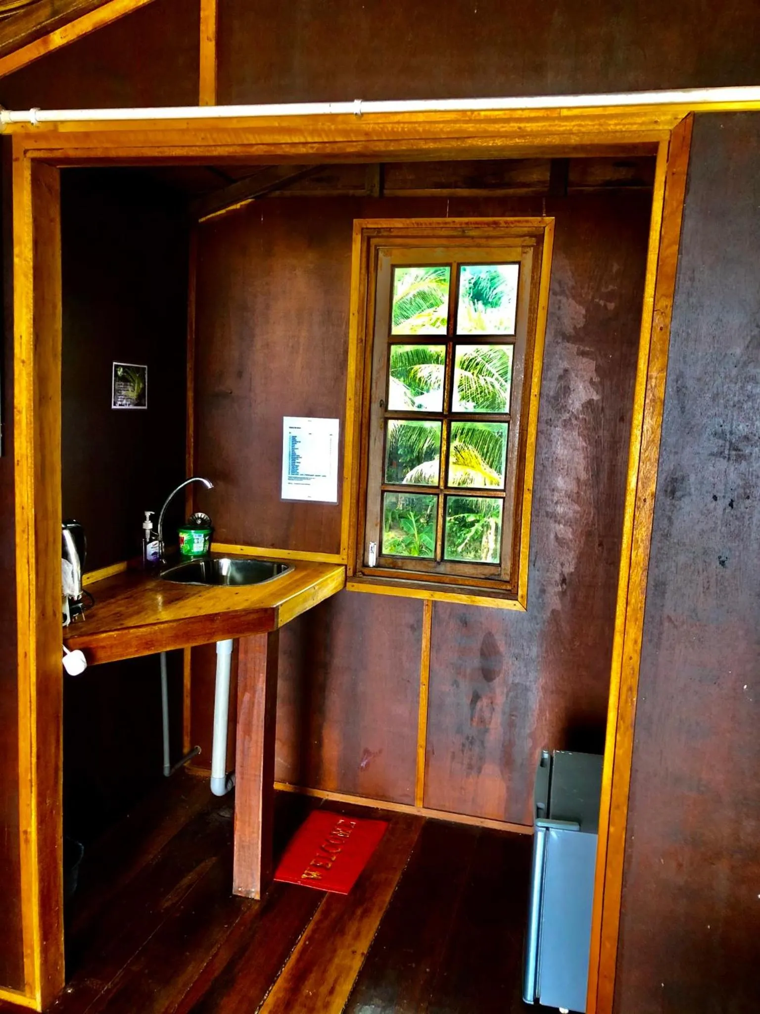 Beachfront Hut Upstairs Astra - Beach Shack Chalet