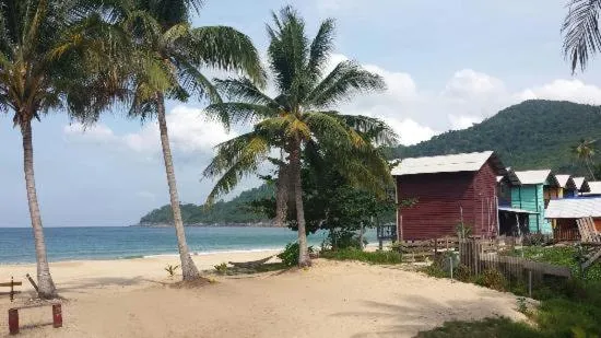 Beachfront Hut Upstairs Astra - Beach Shack Chalet