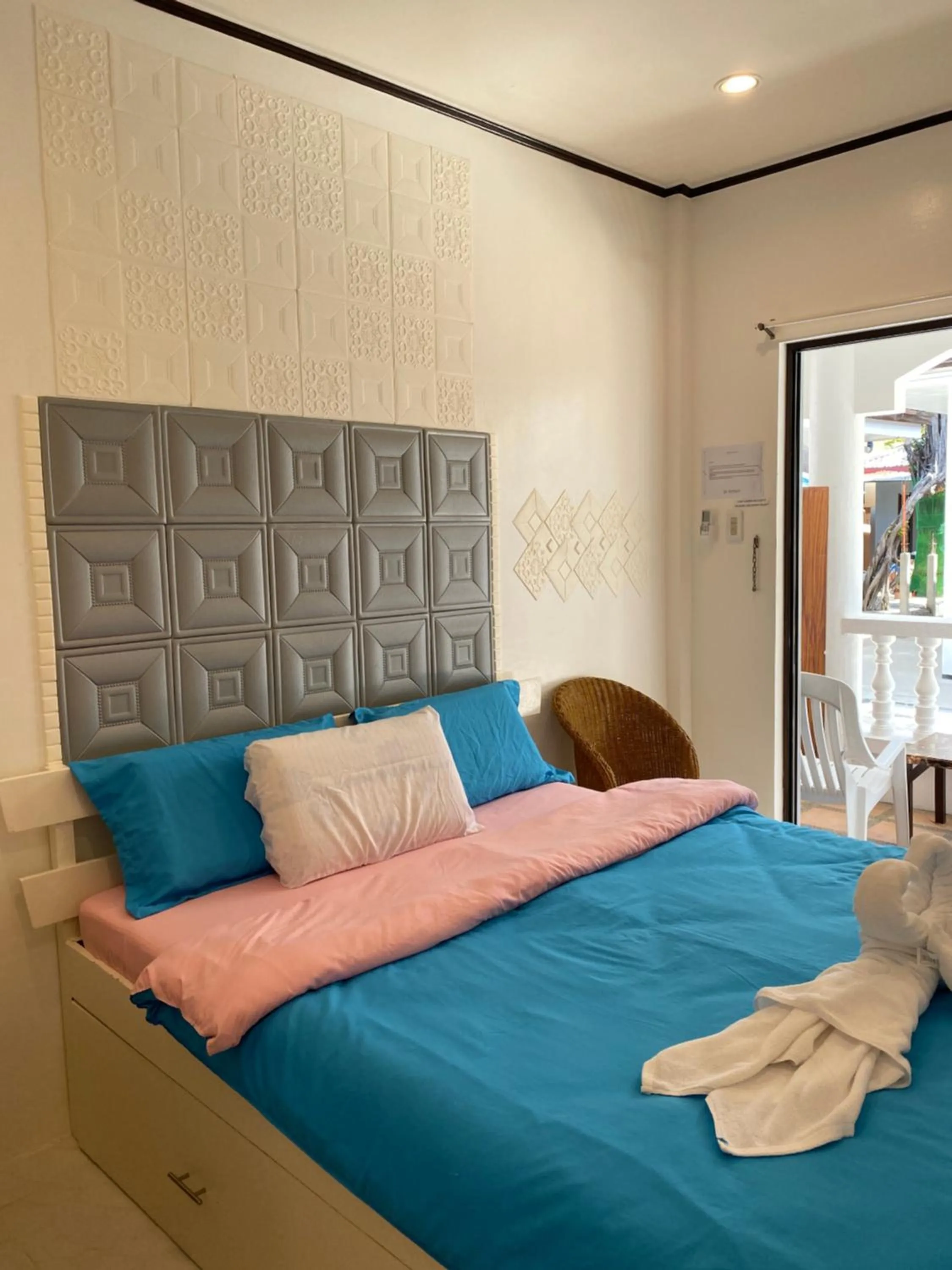 Bed in Monallan Boracay Hotel