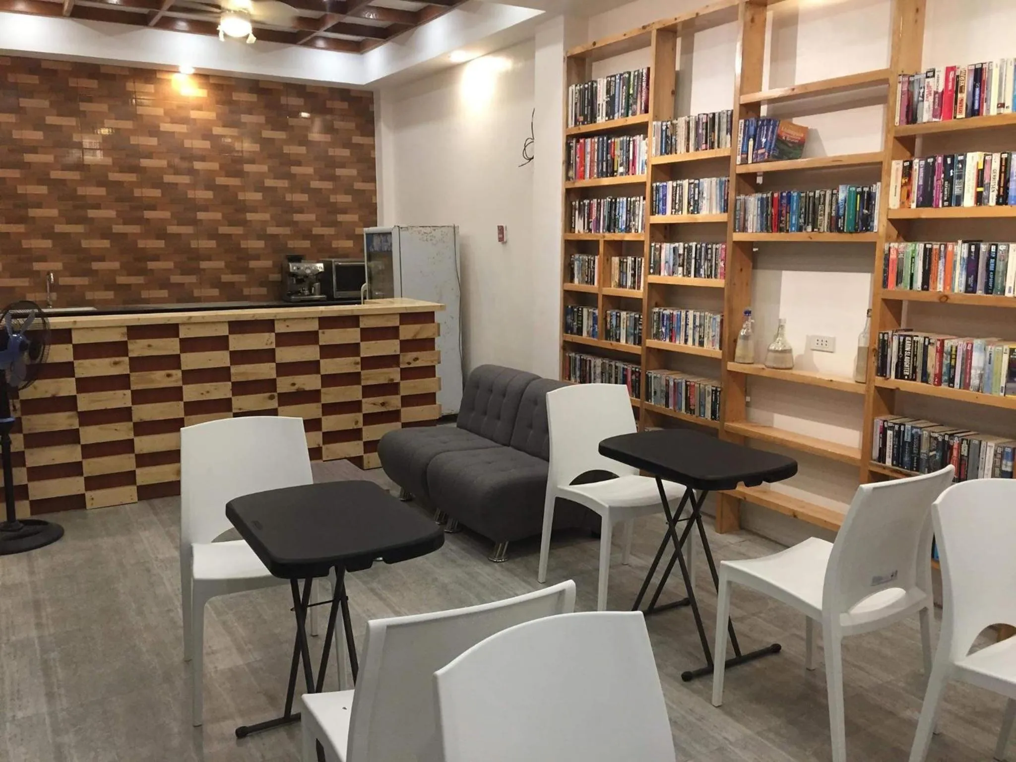 Restaurant/places to eat in Monallan Boracay Hotel