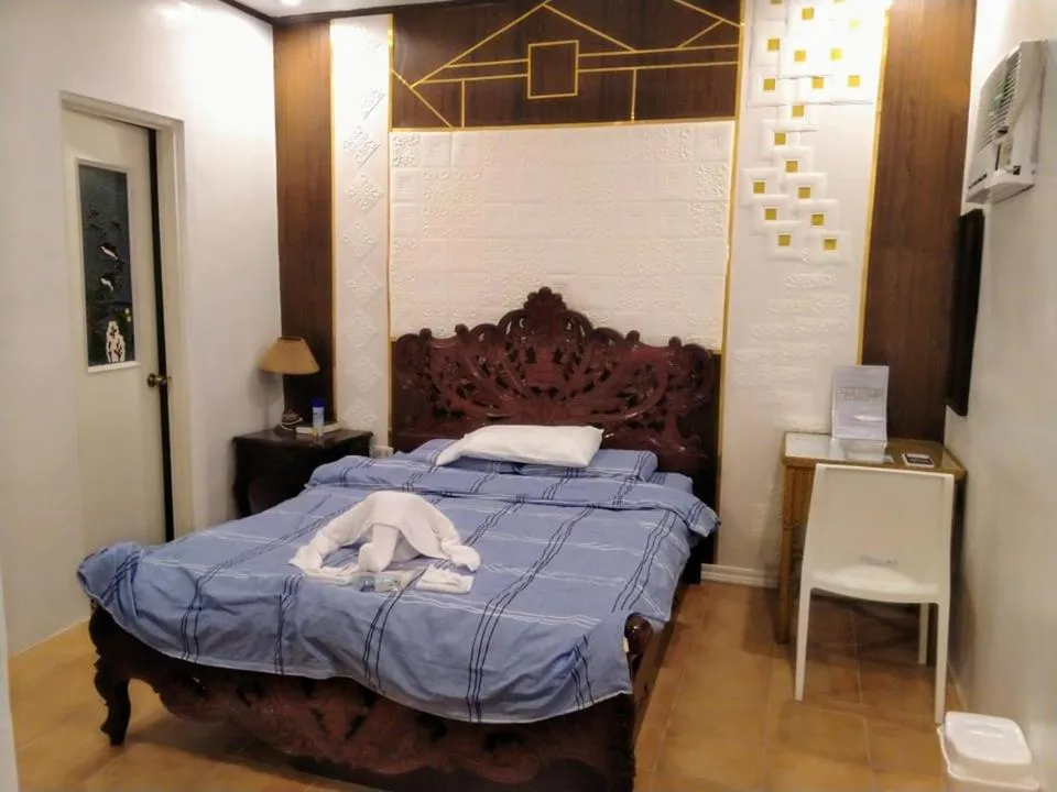 Bed in Monallan Boracay Hotel