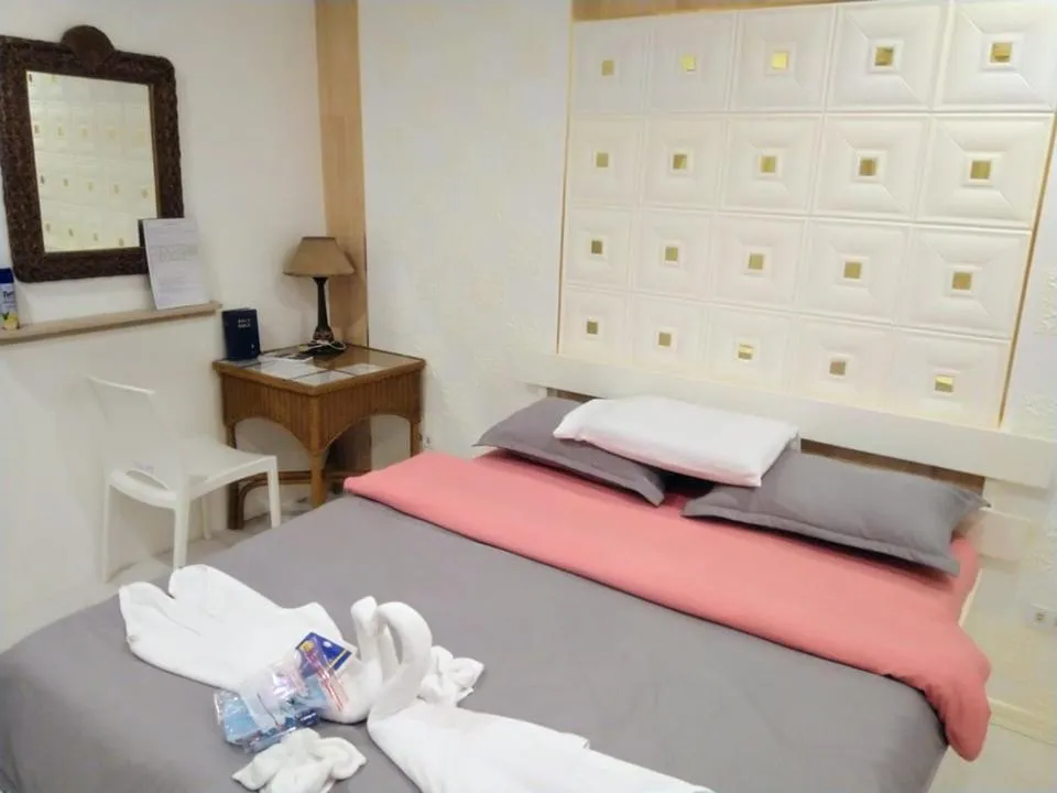 Bed in Monallan Boracay Hotel