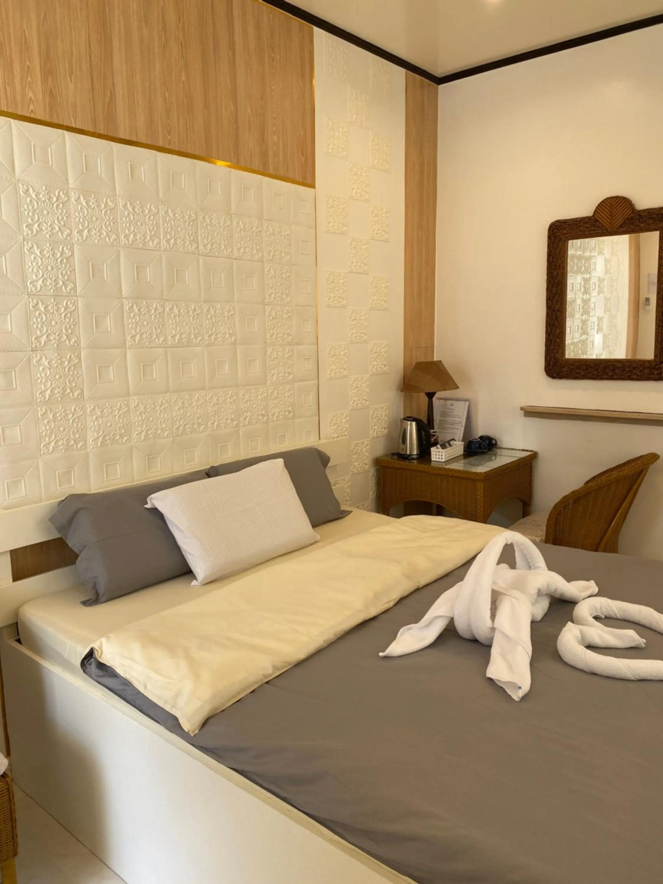 Bed in Monallan Boracay Hotel