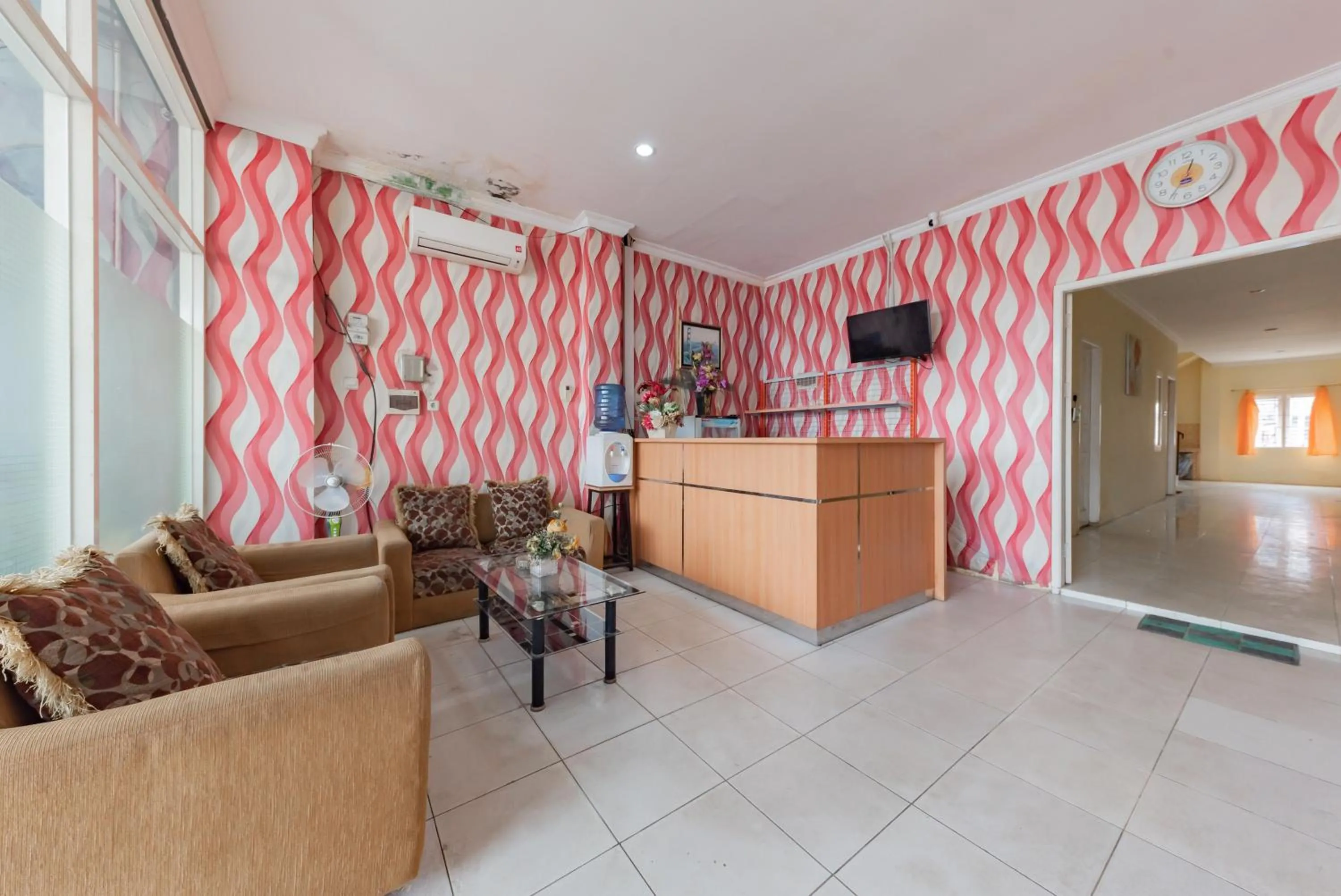 Lobby or reception in RedDoorz at HSP Guest House Samarinda