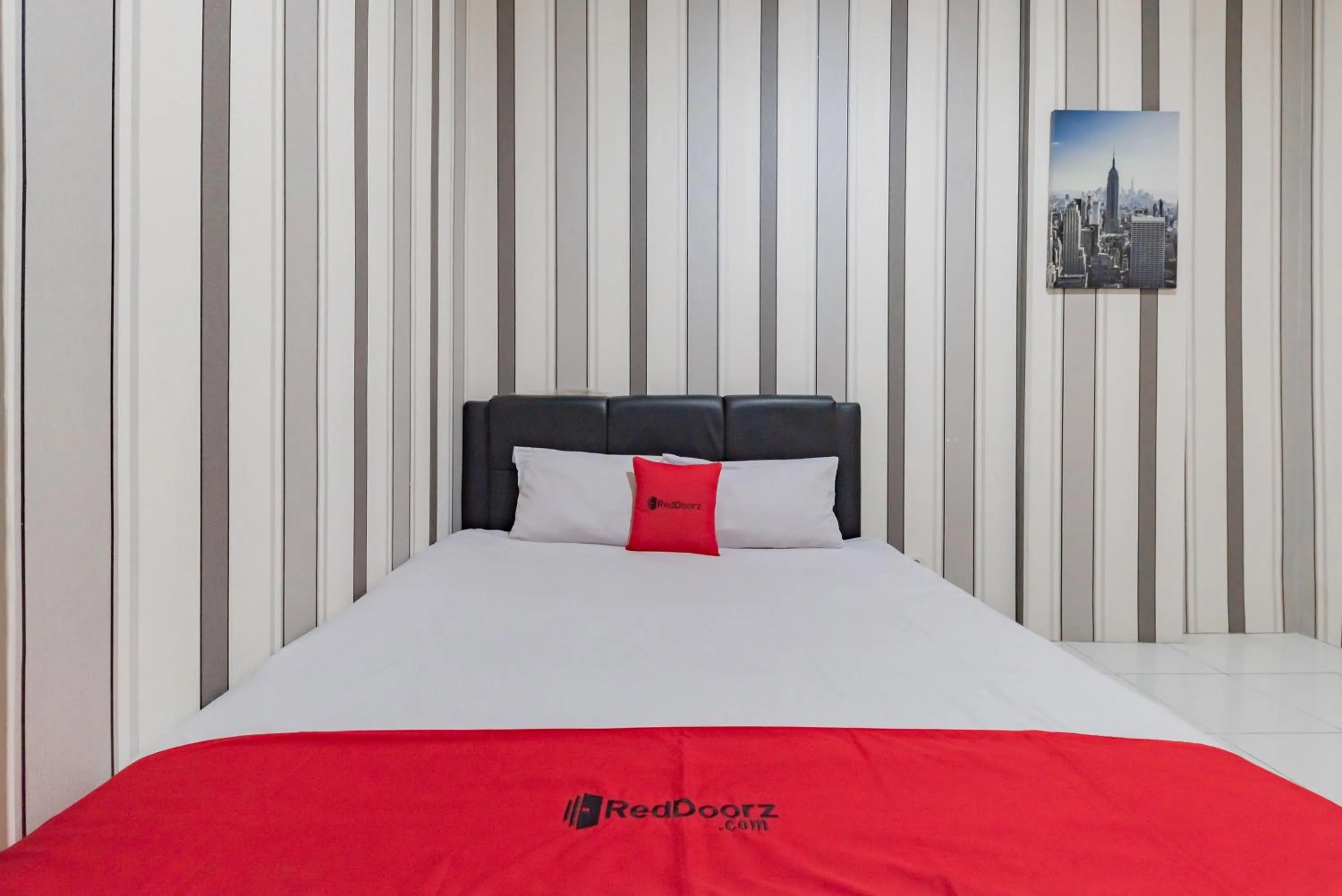 Bedroom, Bed in RedDoorz at HSP Guest House Samarinda