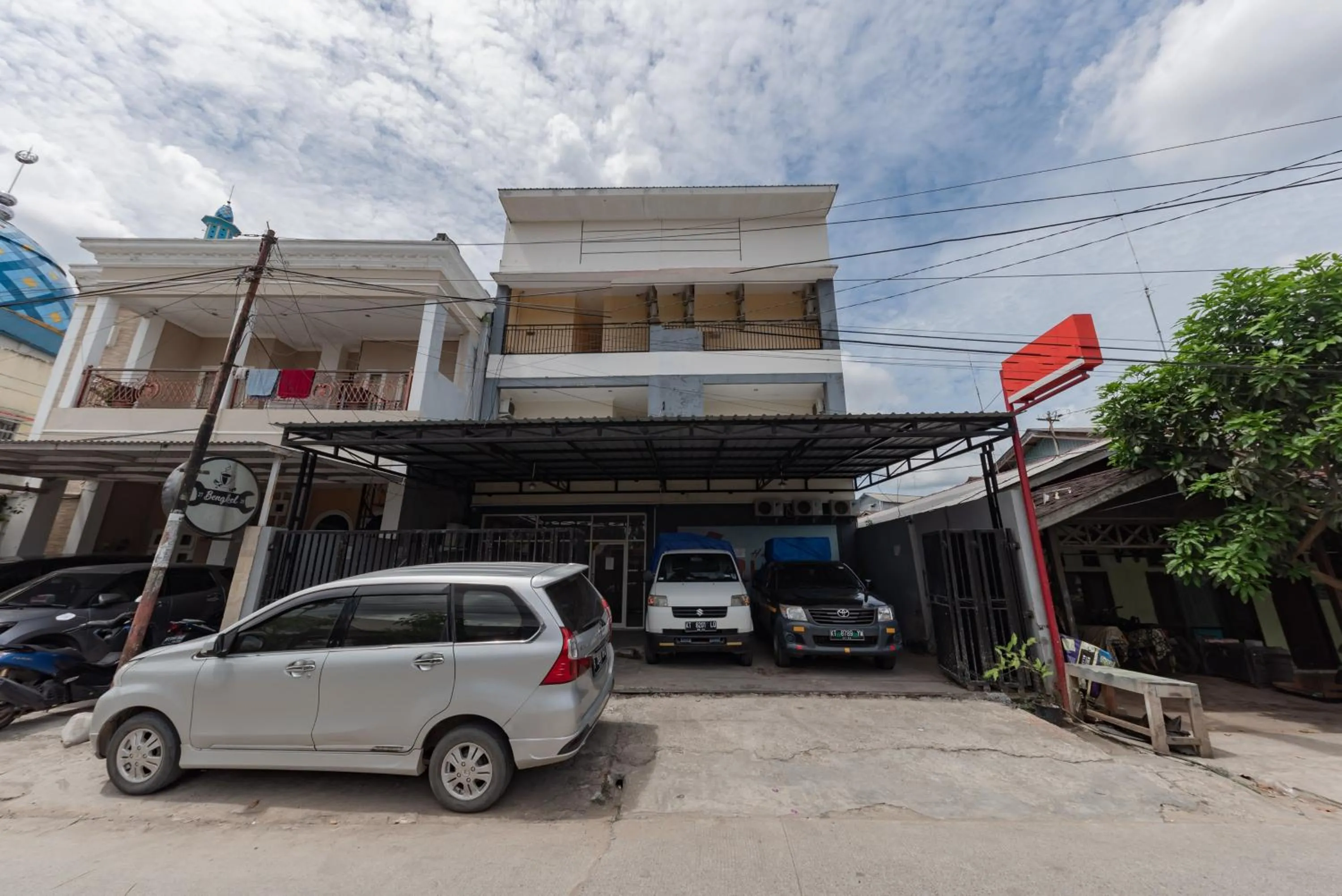 Facade/entrance in RedDoorz at HSP Guest House Samarinda