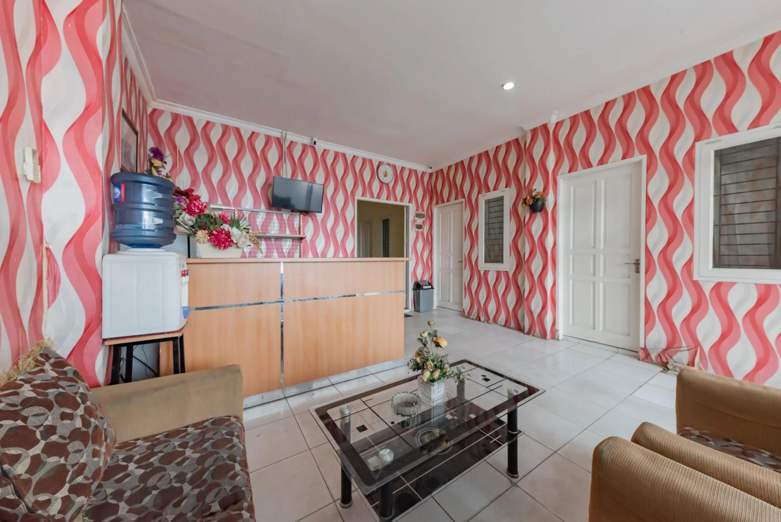 Lobby or reception in RedDoorz at HSP Guest House Samarinda