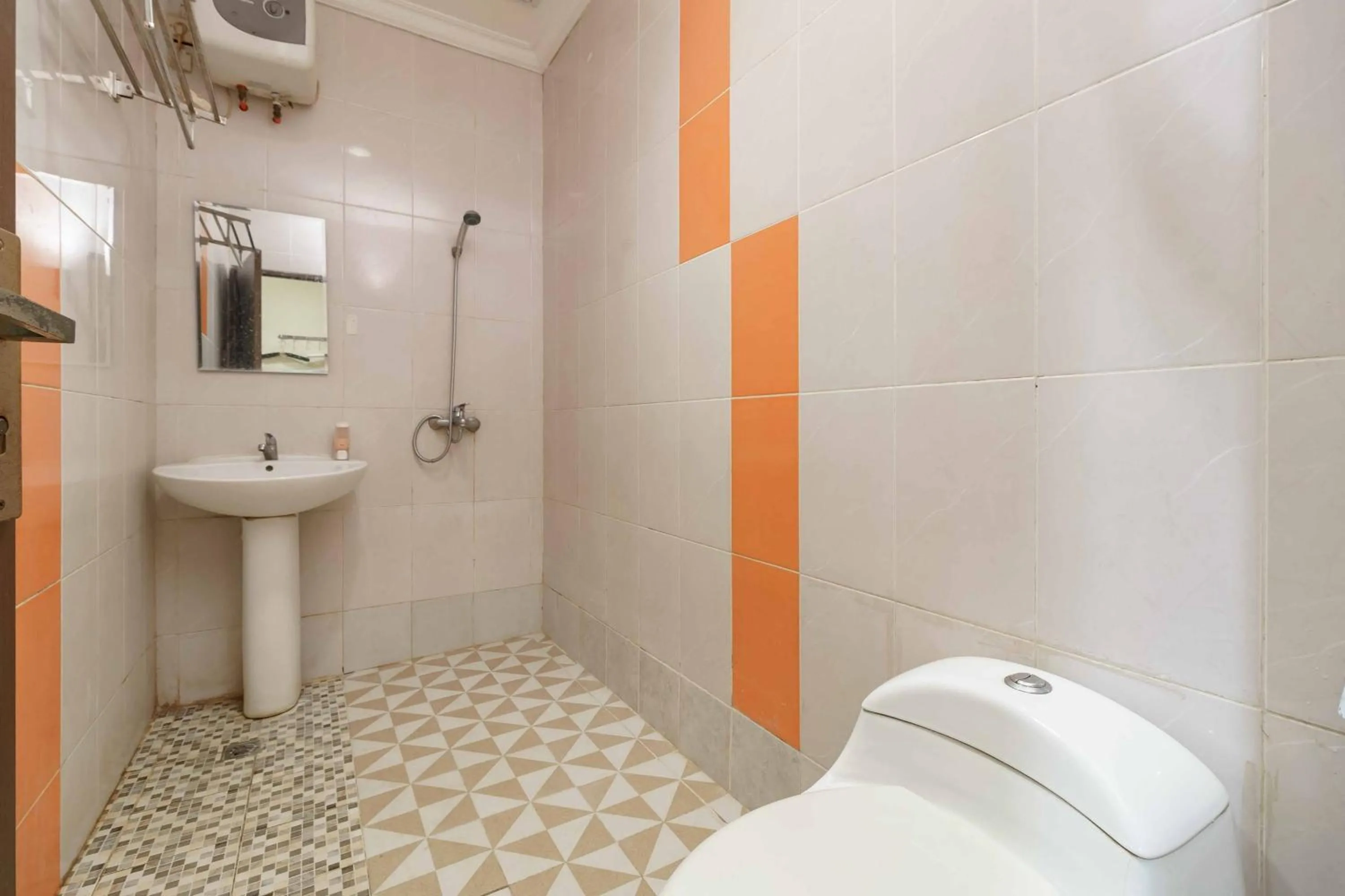 Bathroom in RedDoorz near City Walk Lippo Cikarang