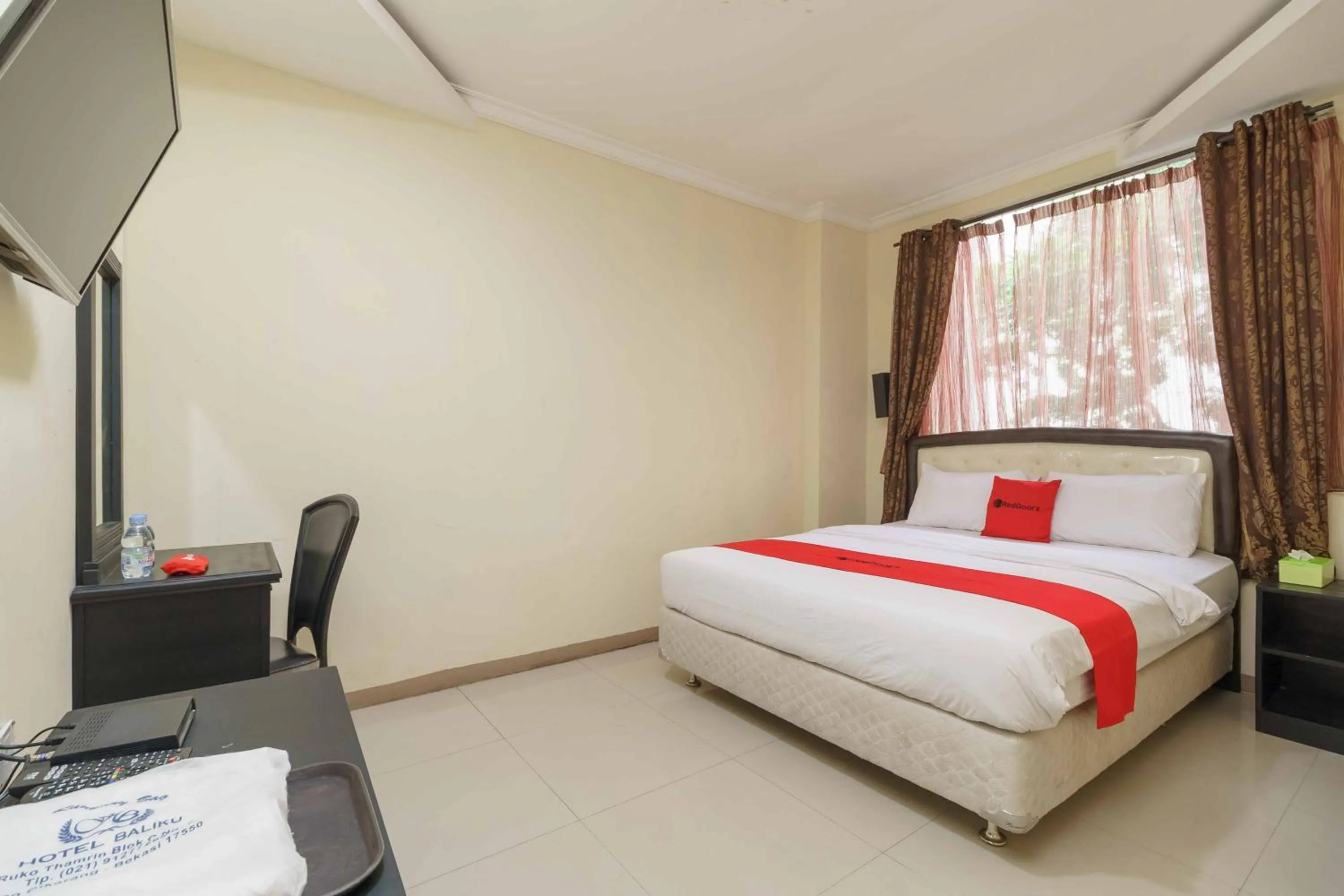 Bedroom, Bed in RedDoorz near City Walk Lippo Cikarang