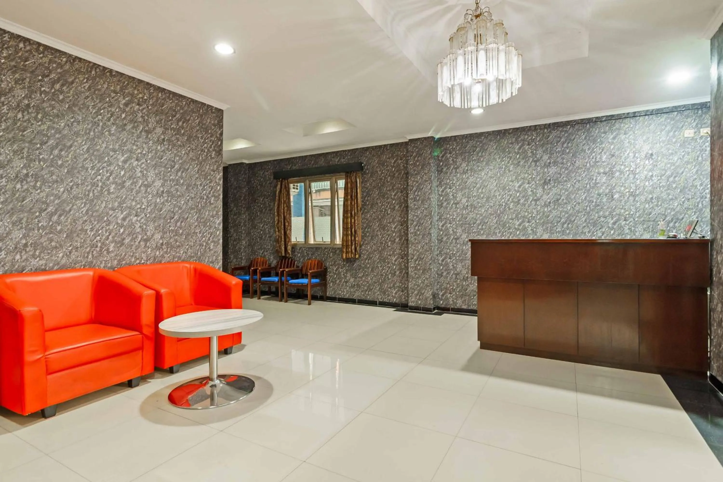 Lobby or reception in RedDoorz near City Walk Lippo Cikarang